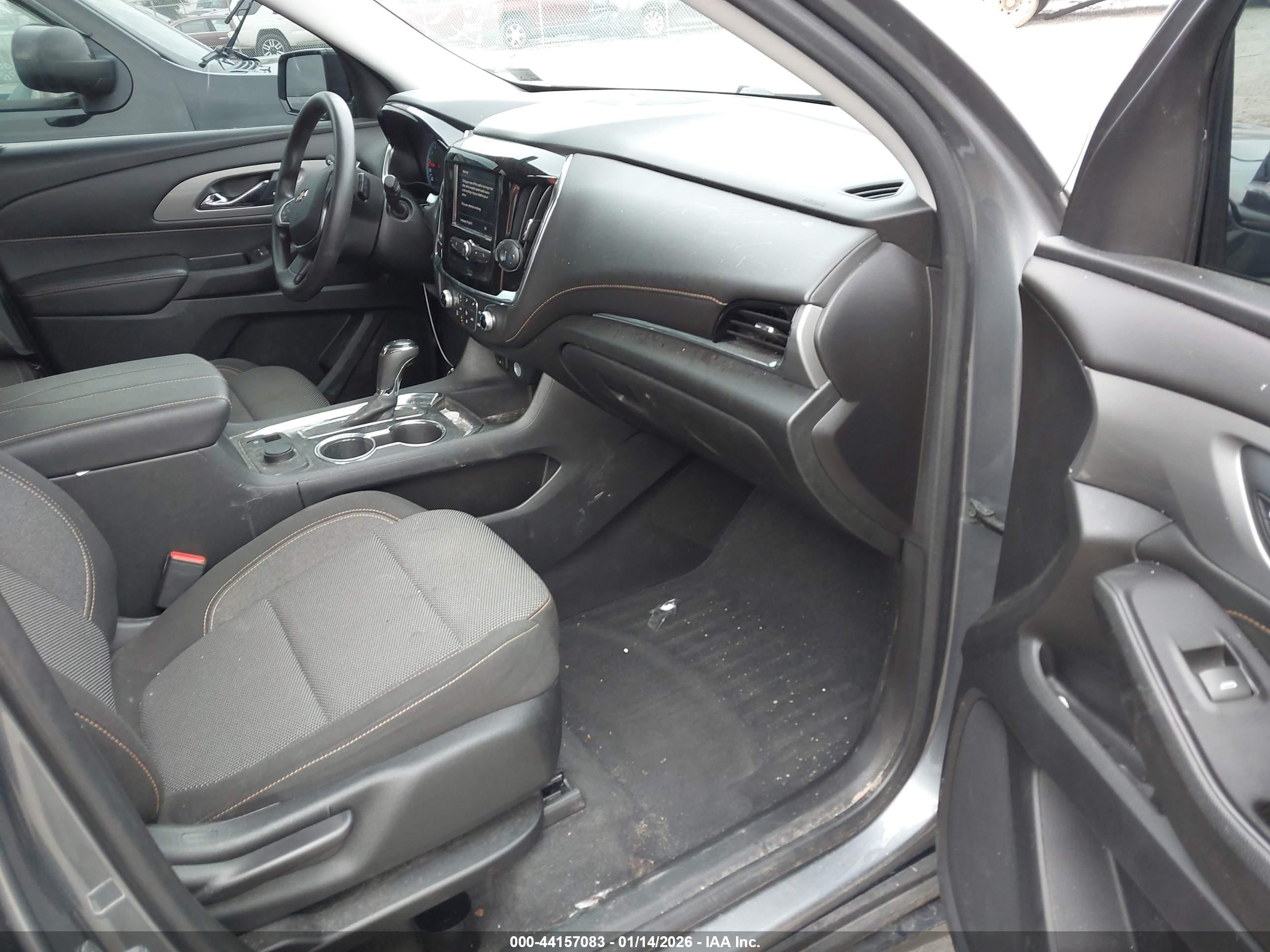 CHEVROLET TRAVERSE image 5