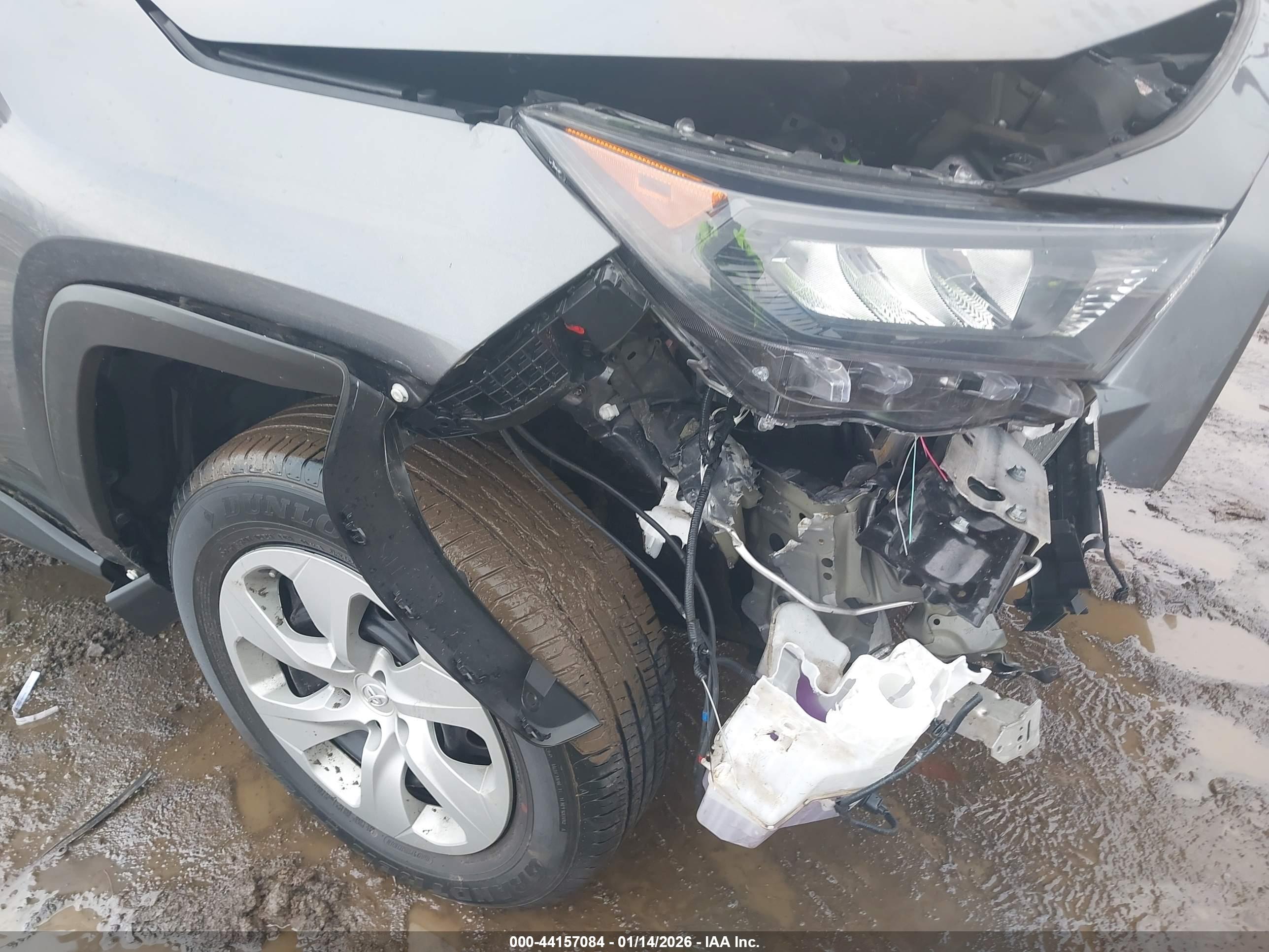 TOYOTA RAV4 image 6