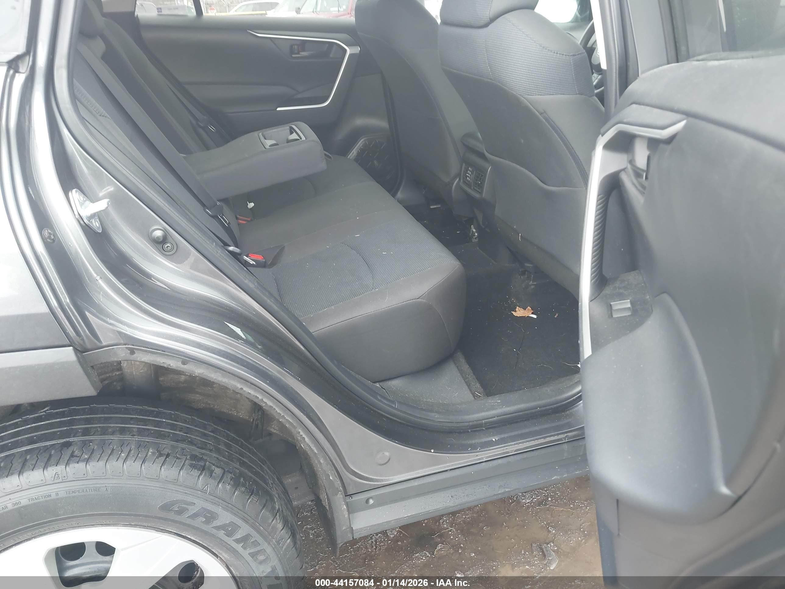 TOYOTA RAV4 image 8