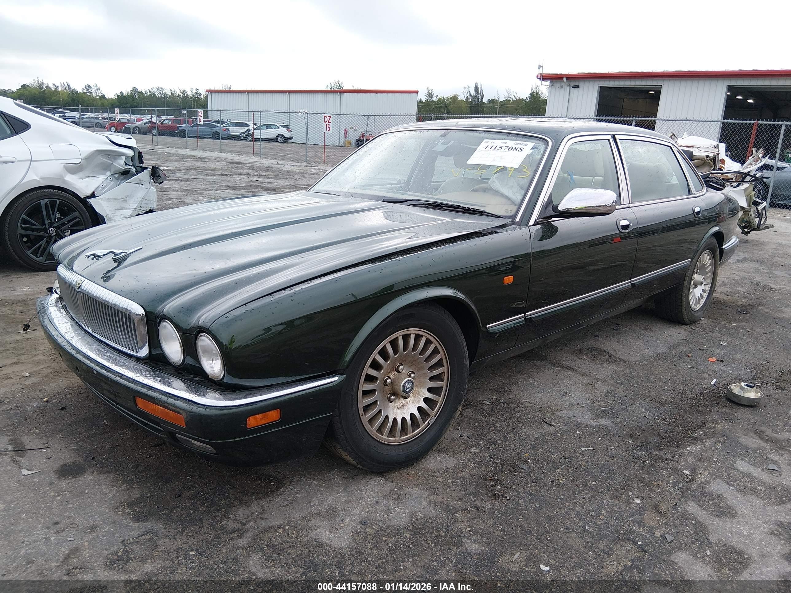 JAGUAR XJ6 image 2