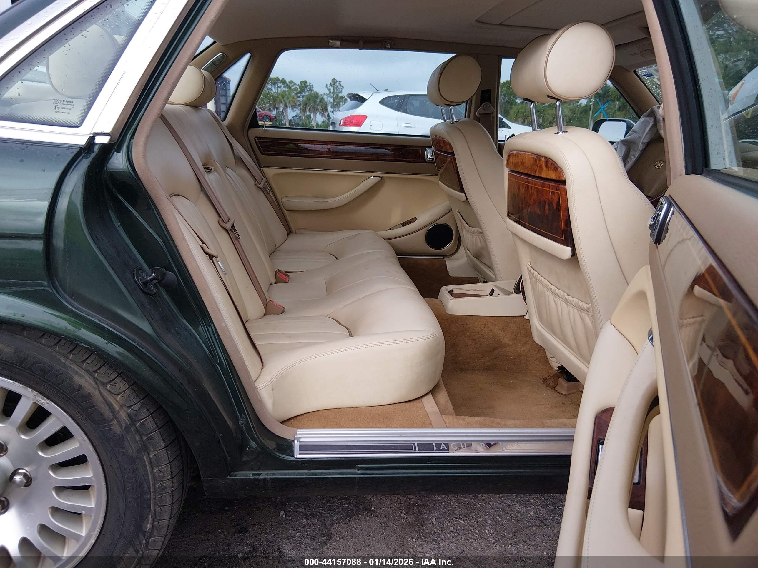 JAGUAR XJ6 image 8