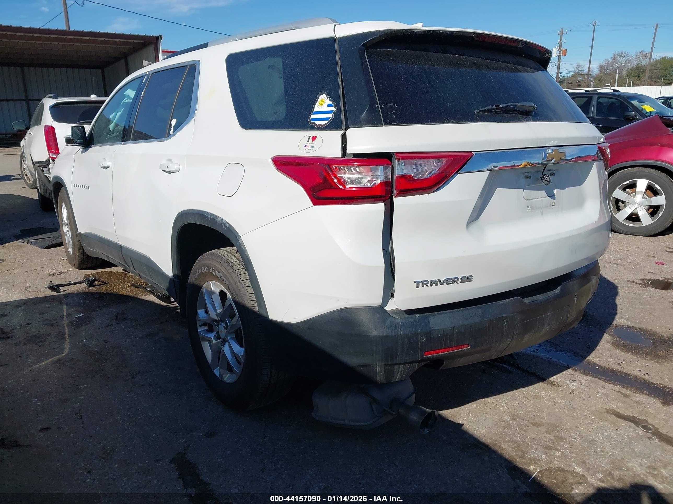 CHEVROLET TRAVERSE image 3