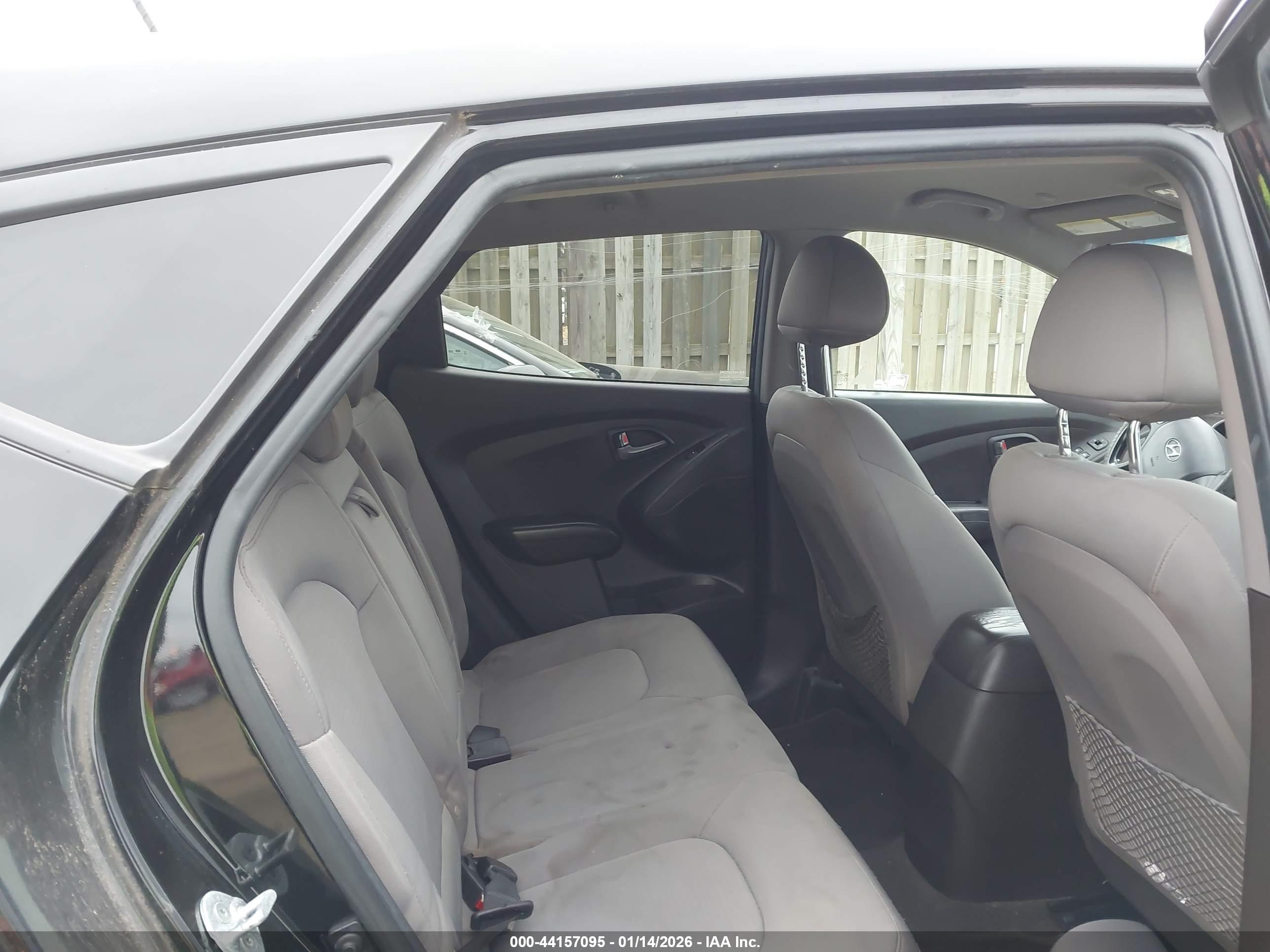 HYUNDAI TUCSON image 8