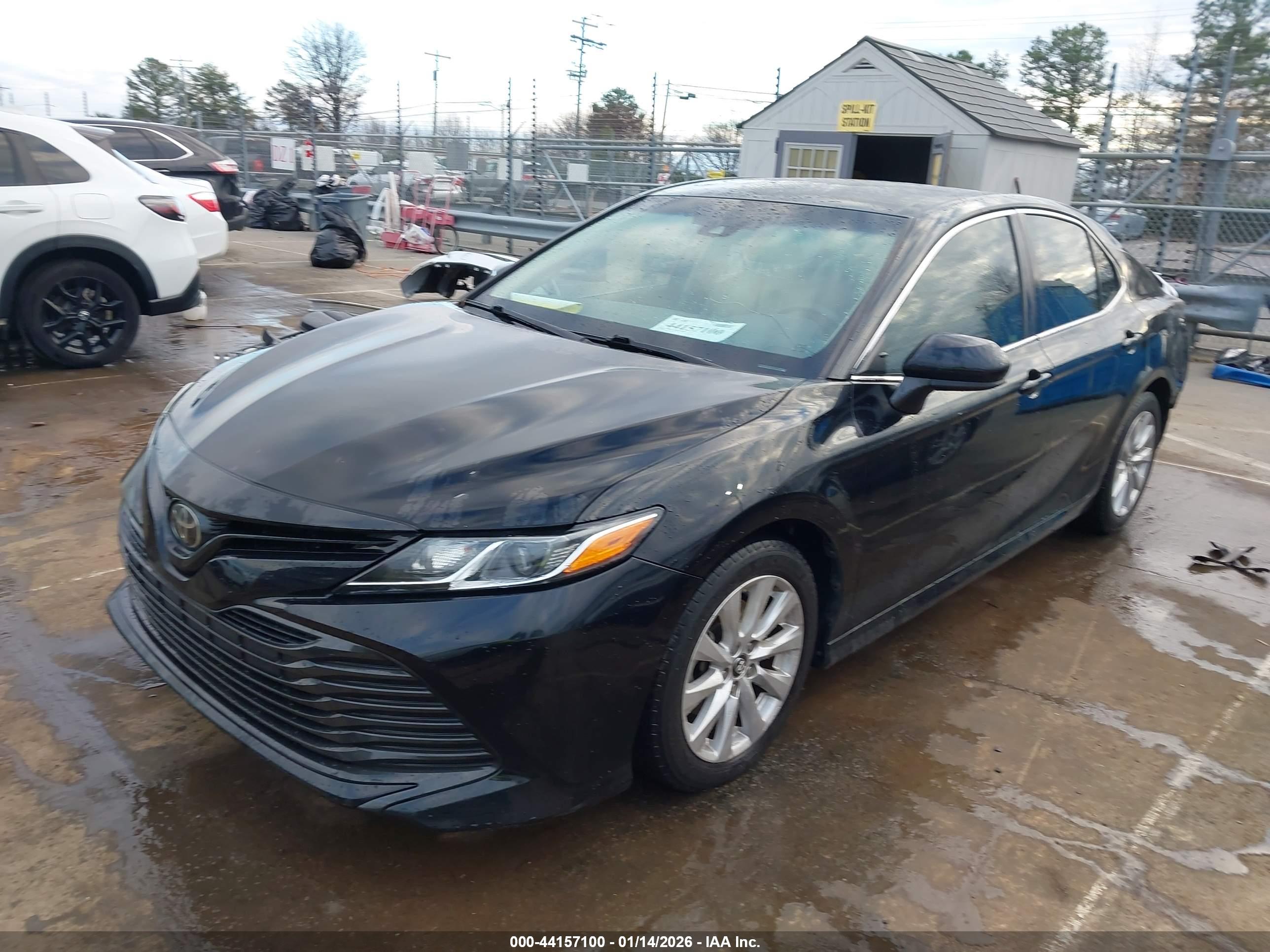 TOYOTA CAMRY image 2
