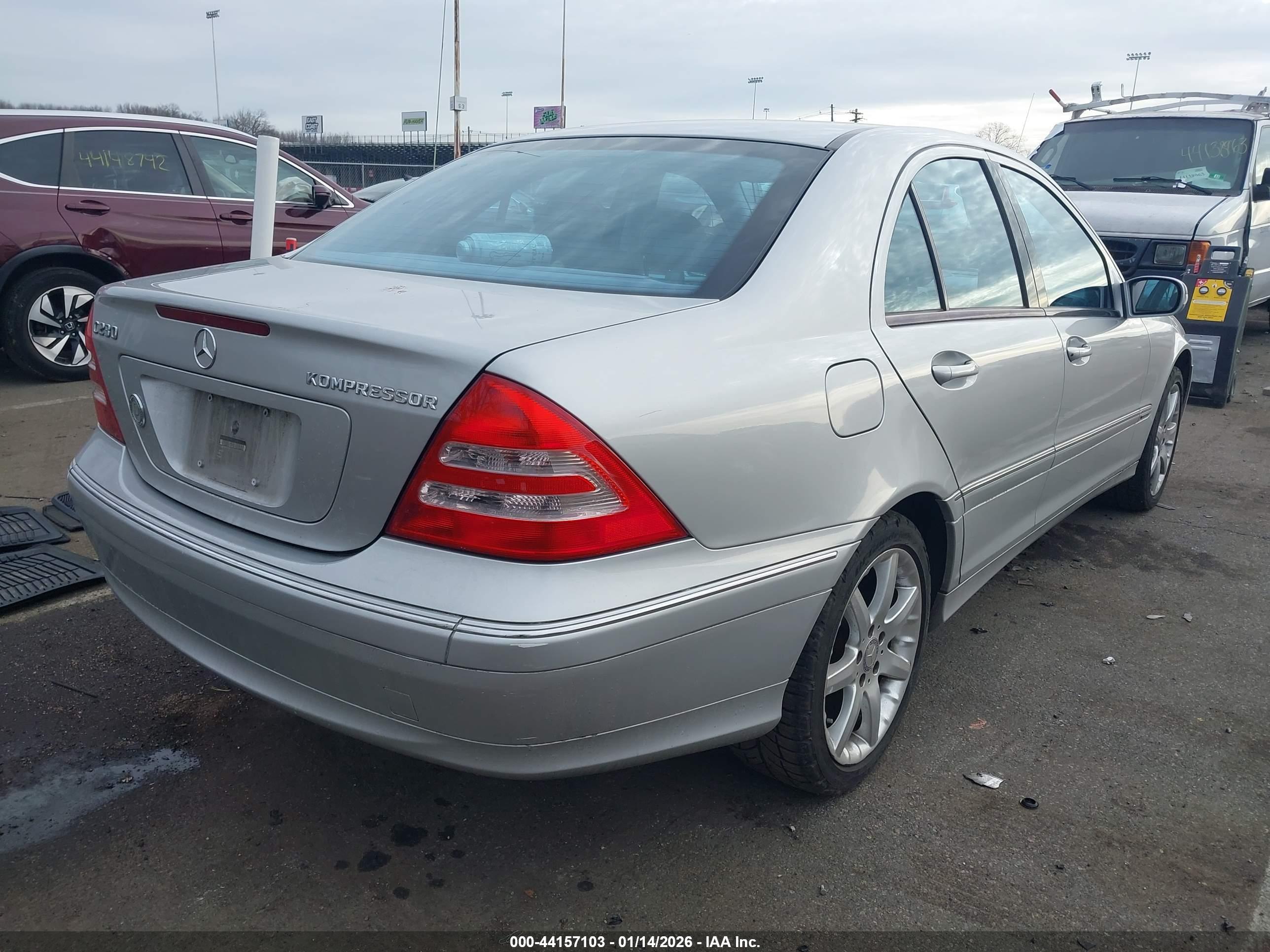 MERCEDES-BENZ C image 4
