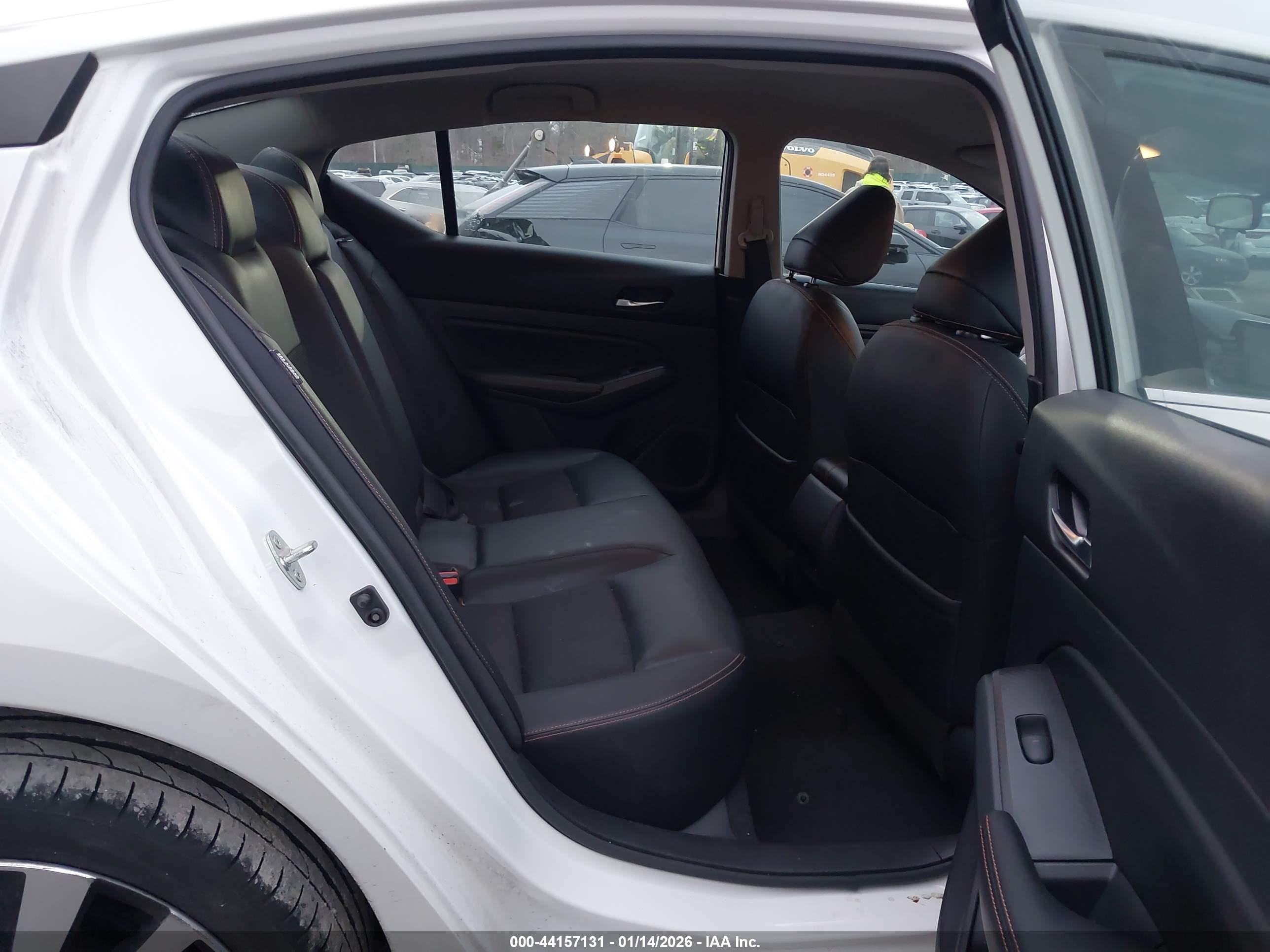NISSAN ALTIMA image 8