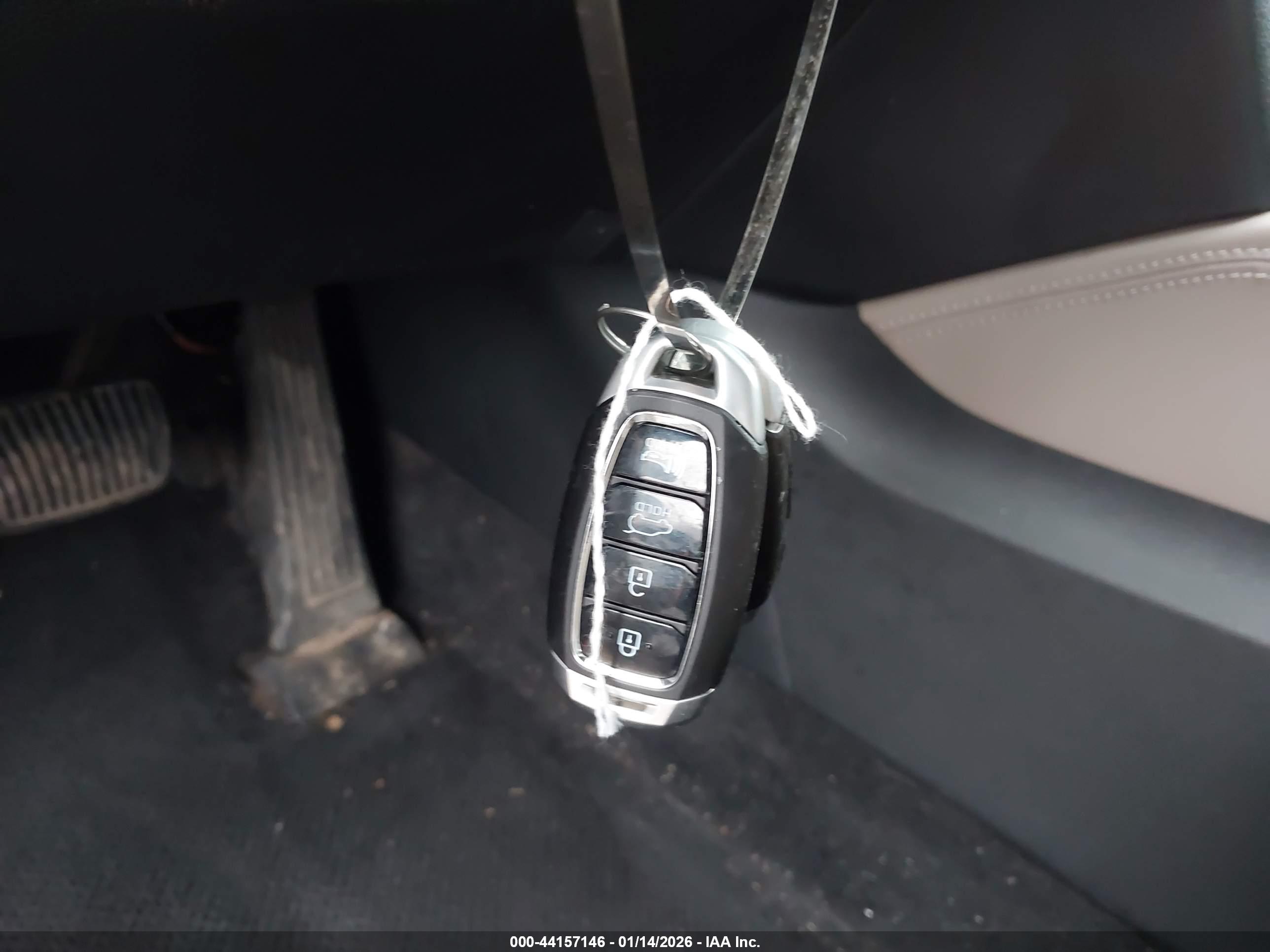 HYUNDAI SANTA image 11