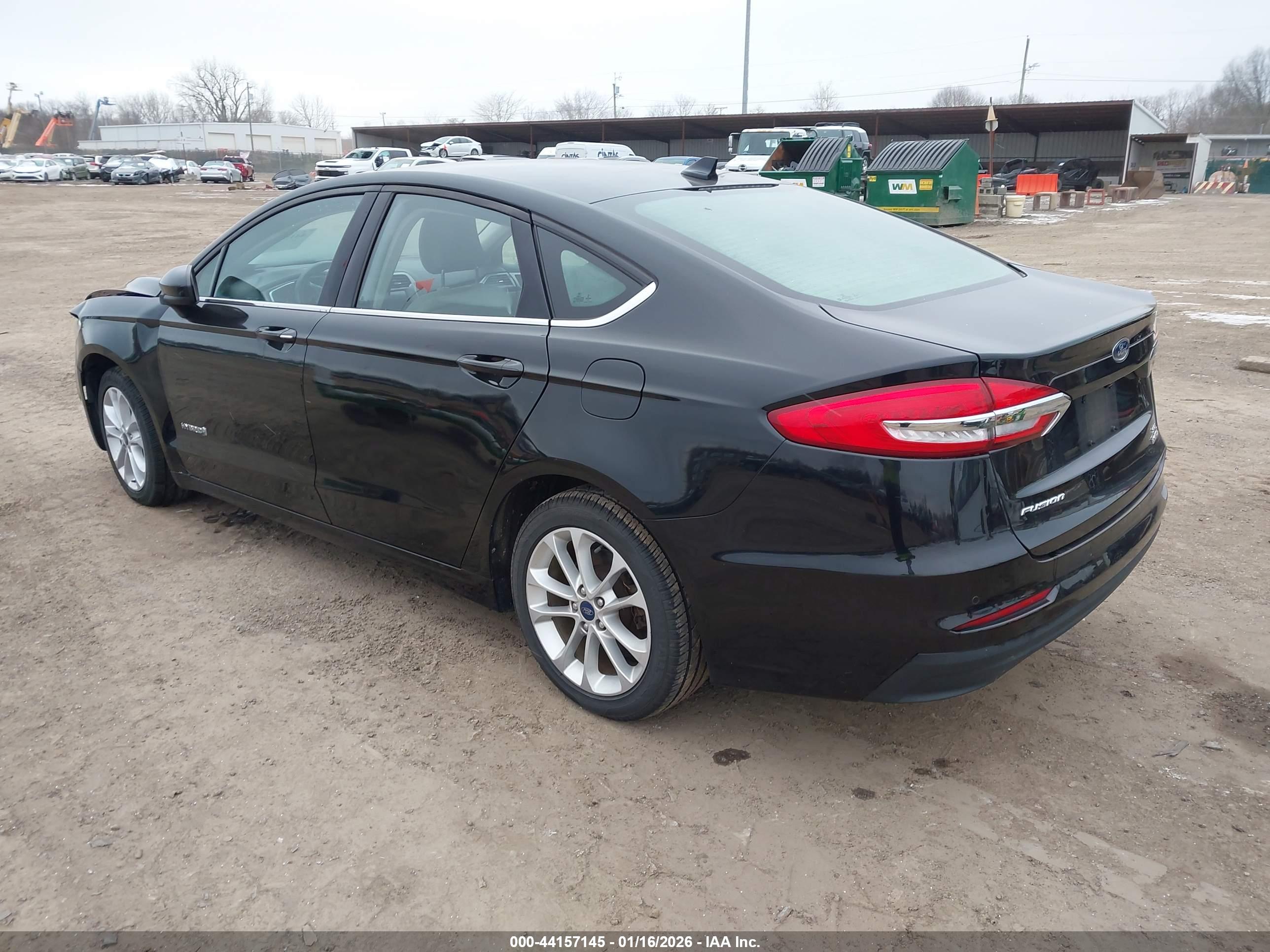 FORD FUSION image 3