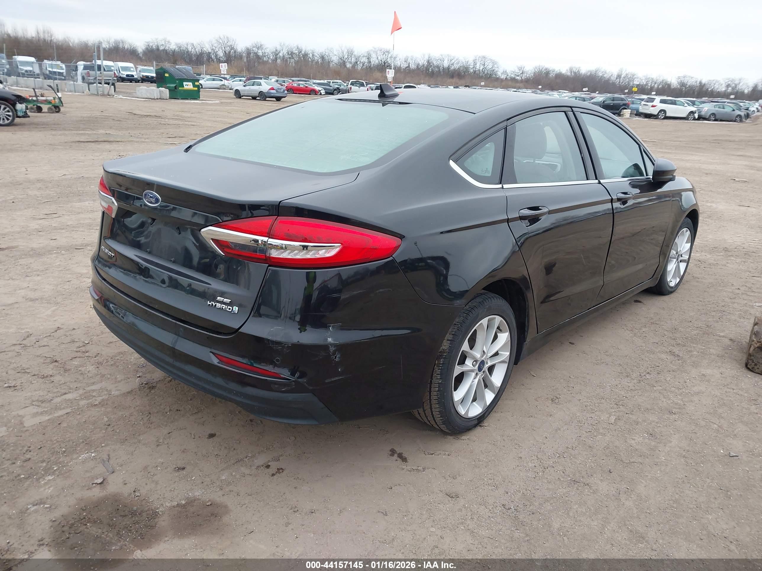 FORD FUSION image 4