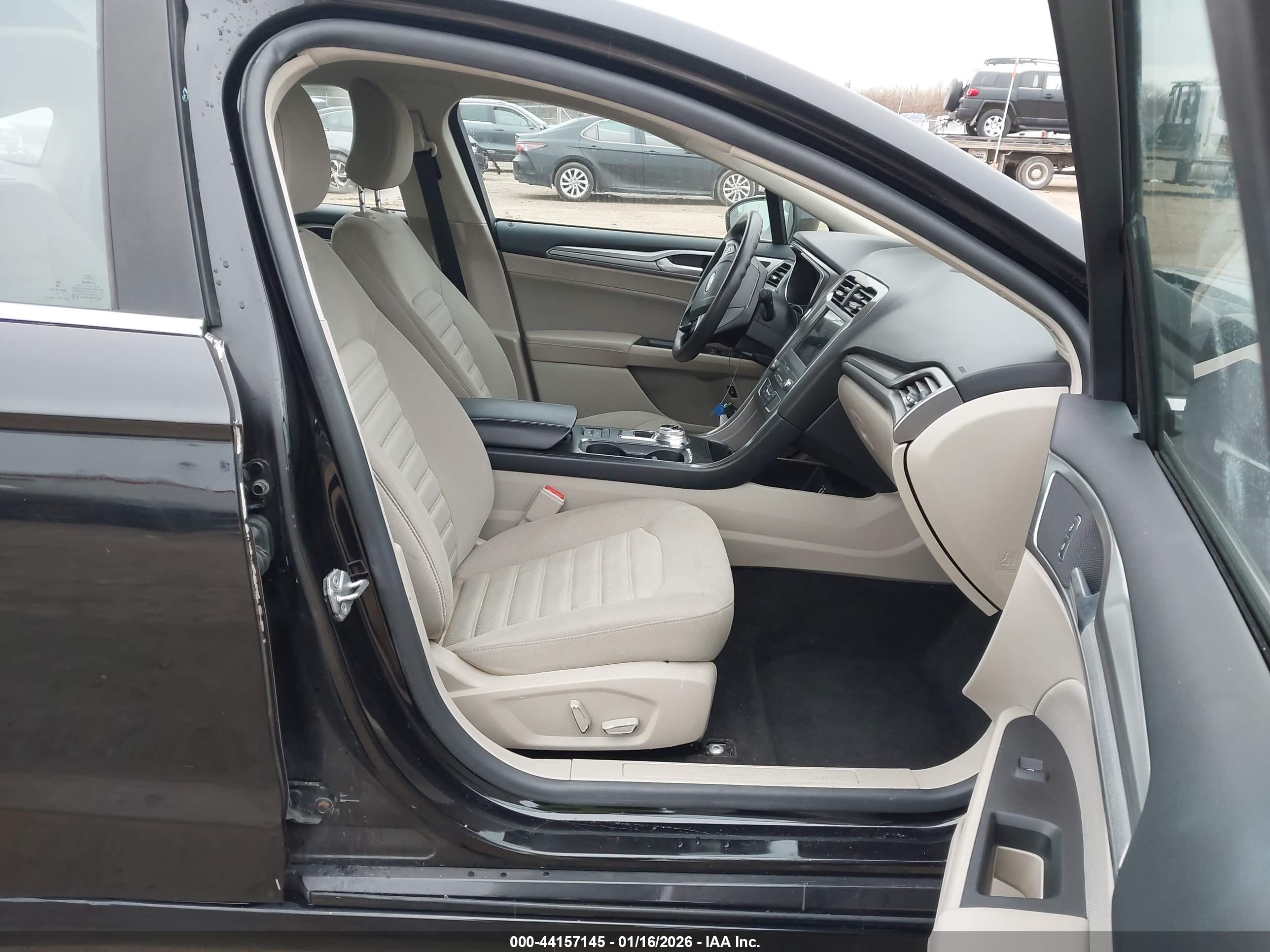 FORD FUSION image 5