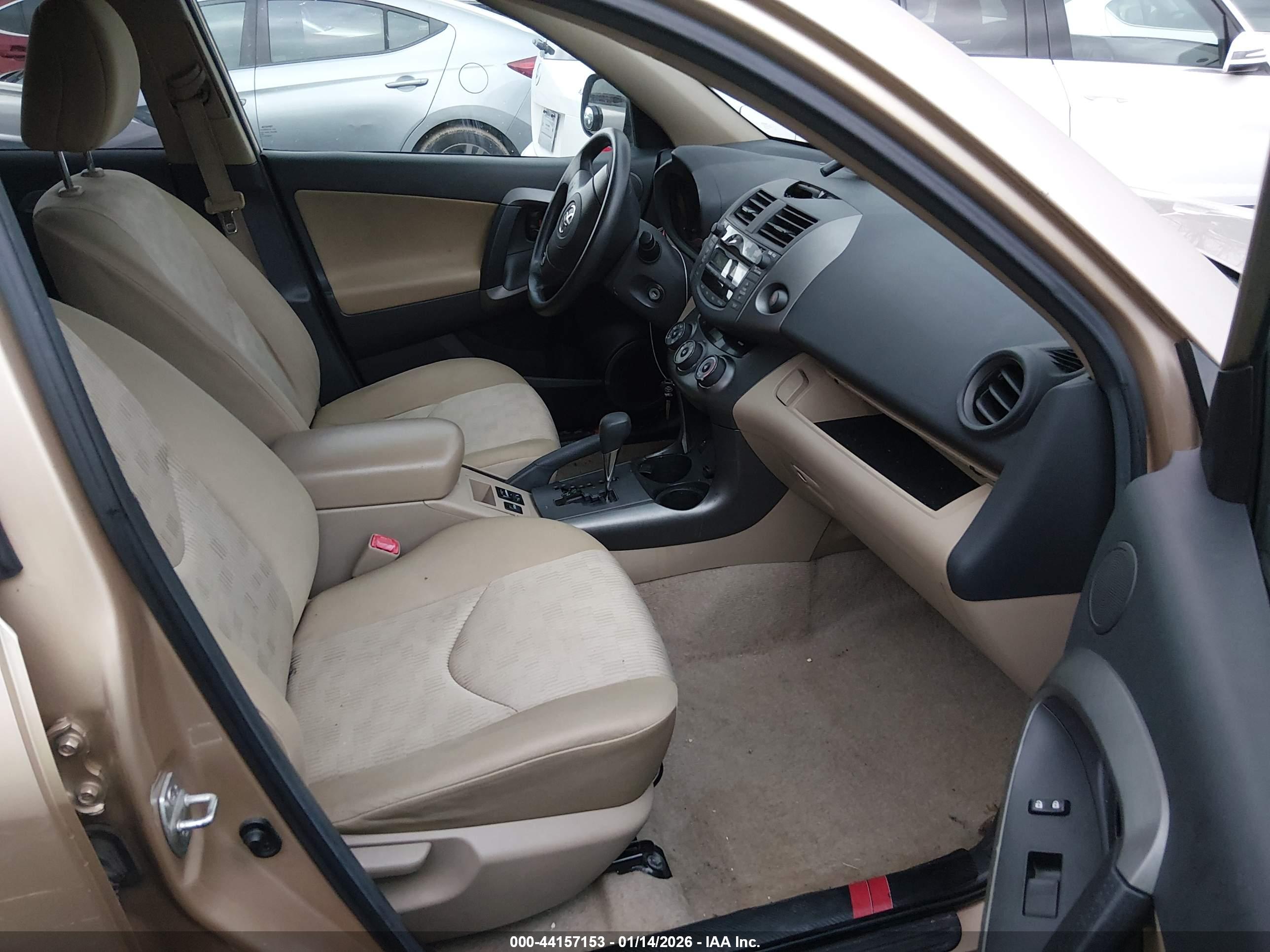 TOYOTA RAV4 image 5