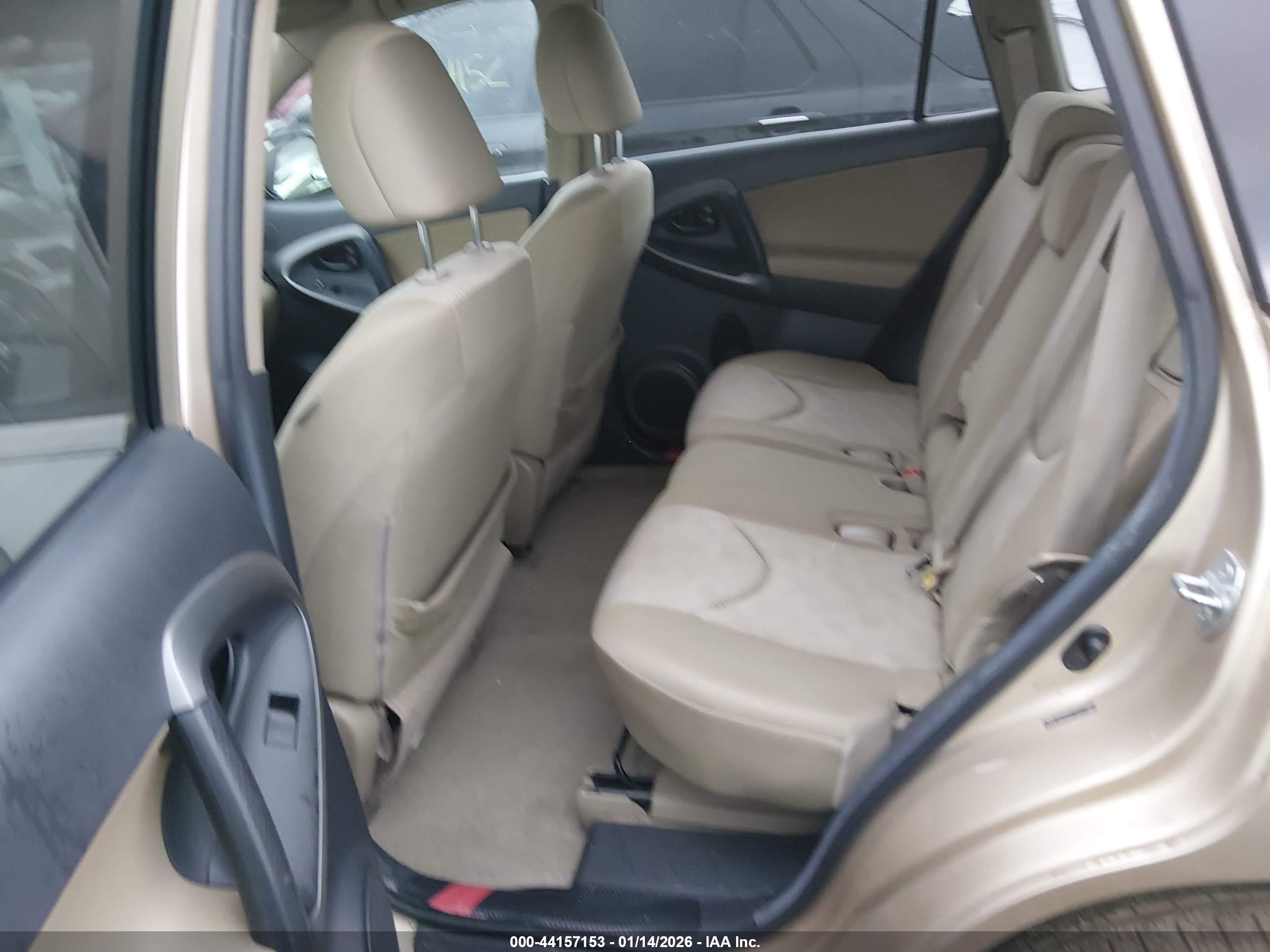 TOYOTA RAV4 image 8