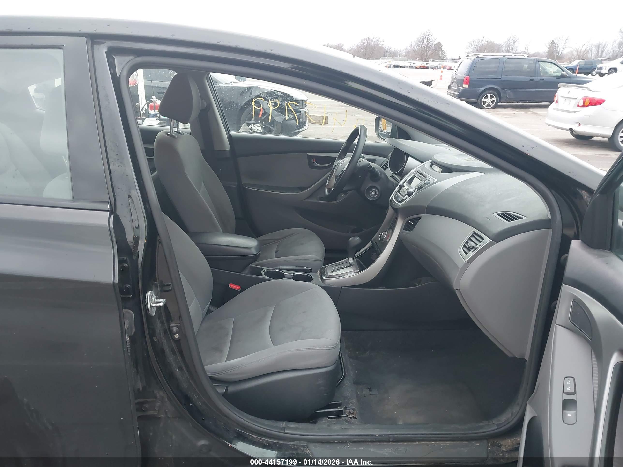 HYUNDAI ELANTRA image 5