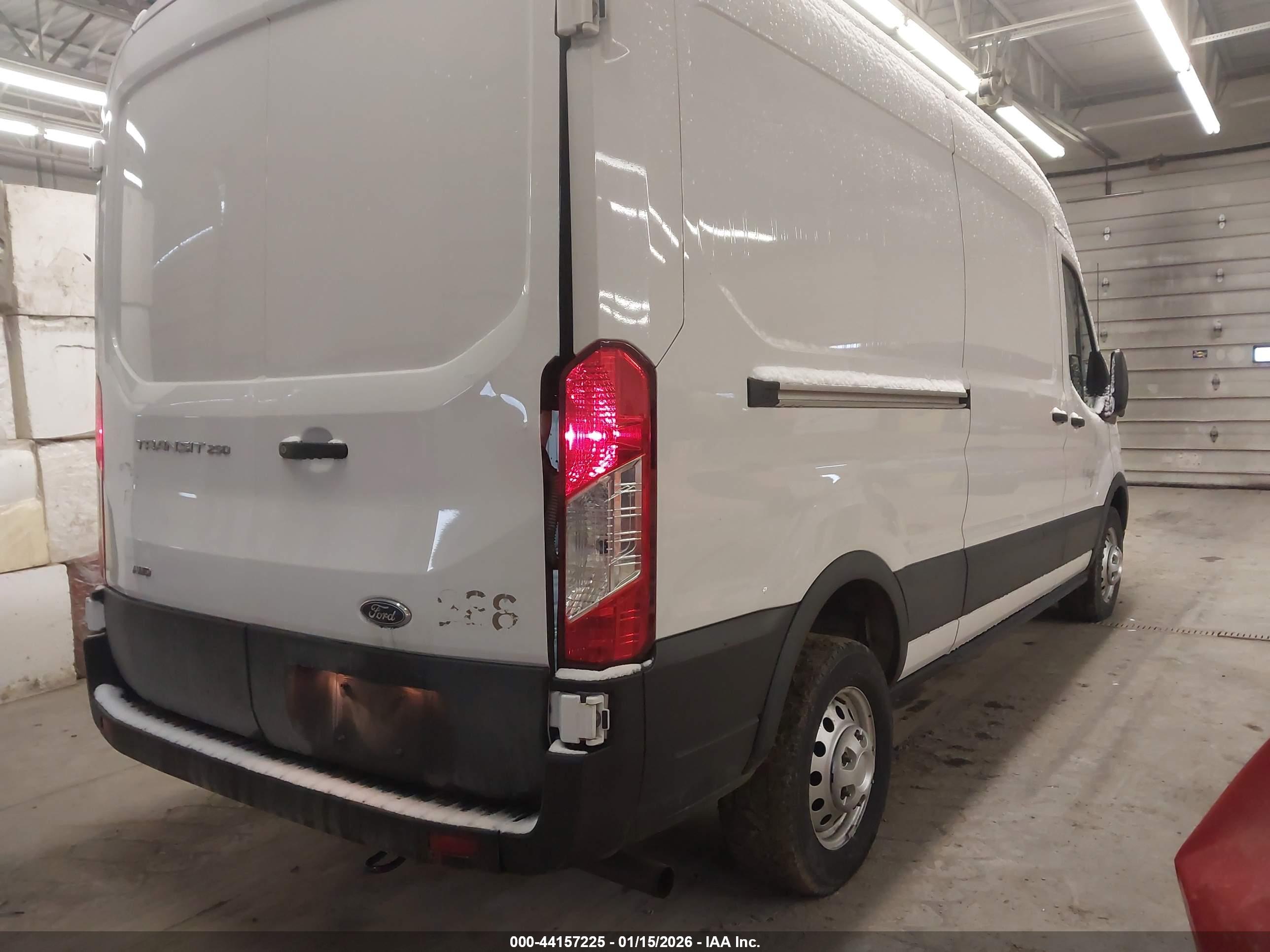 FORD TRANSIT-250 image 4