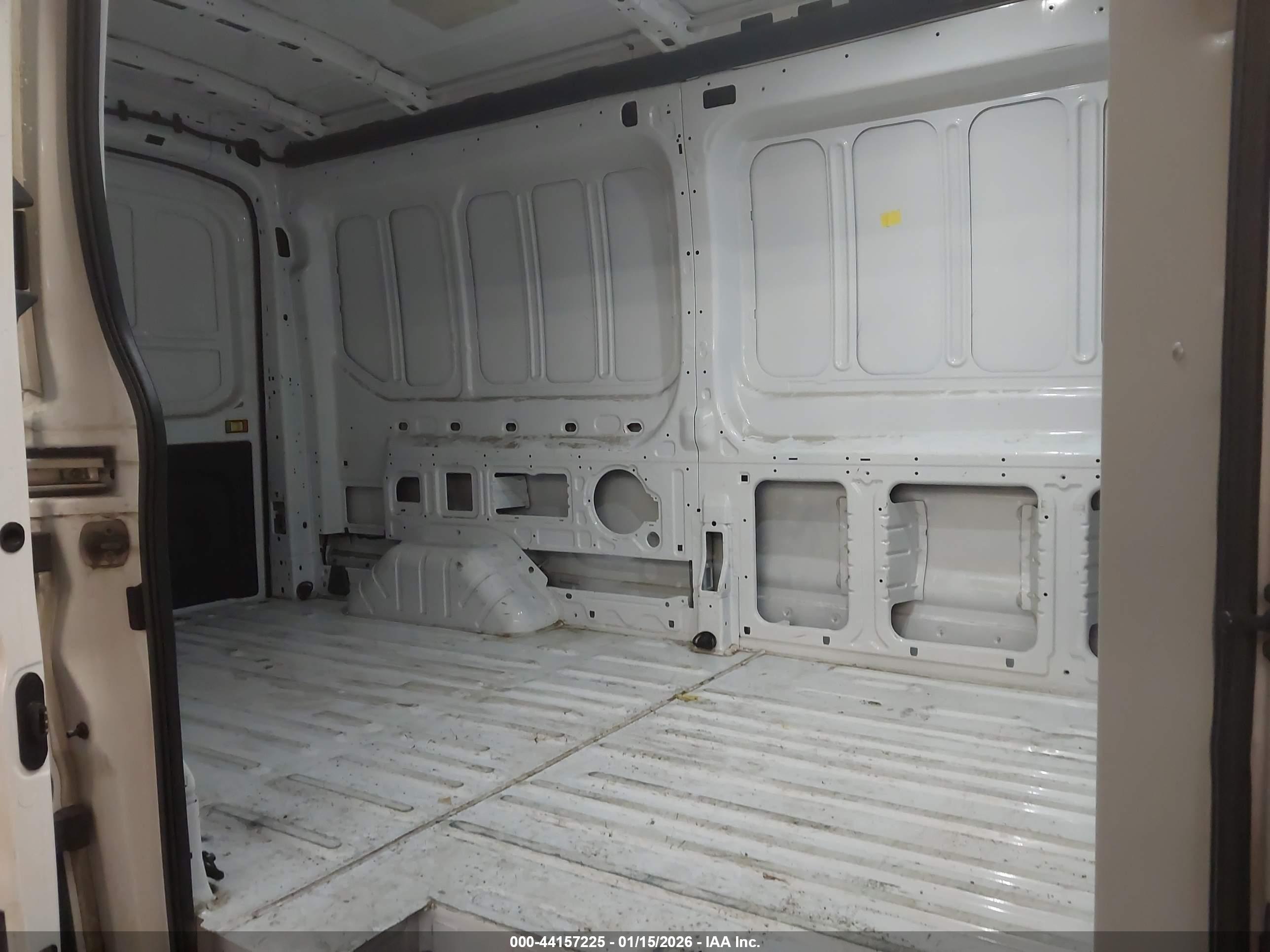 FORD TRANSIT-250 image 8