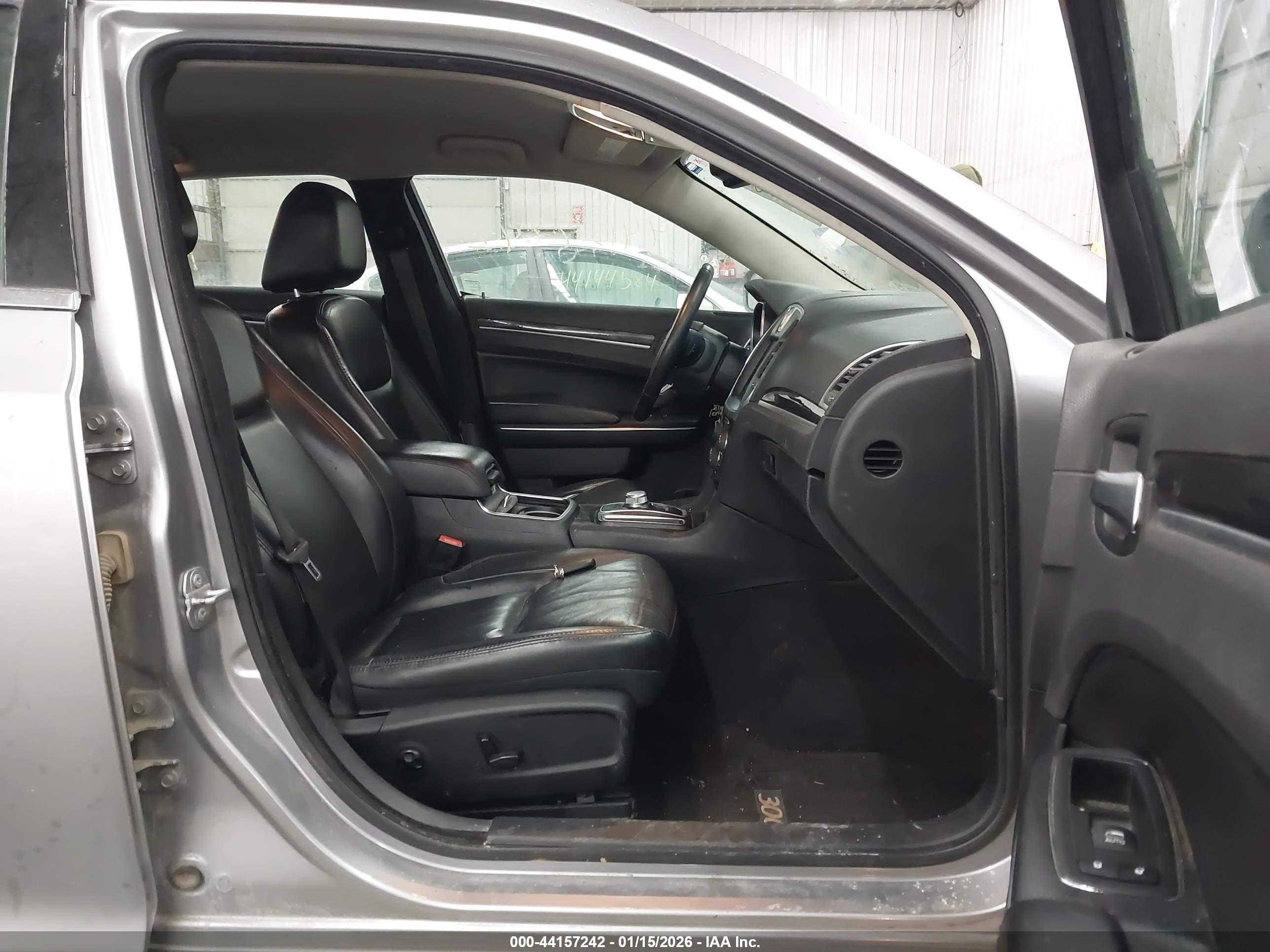 CHRYSLER 300 image 5