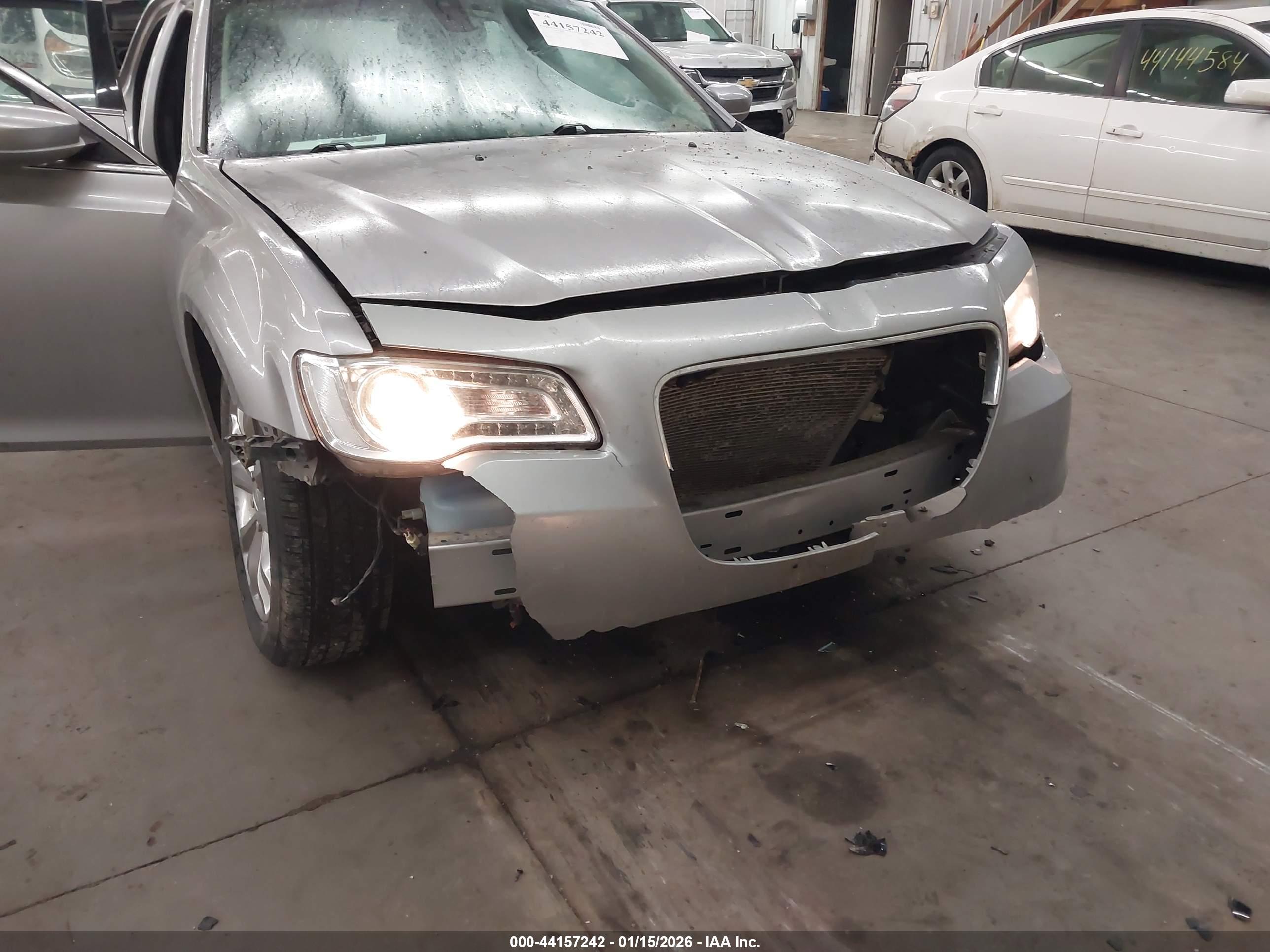 CHRYSLER 300 image 6