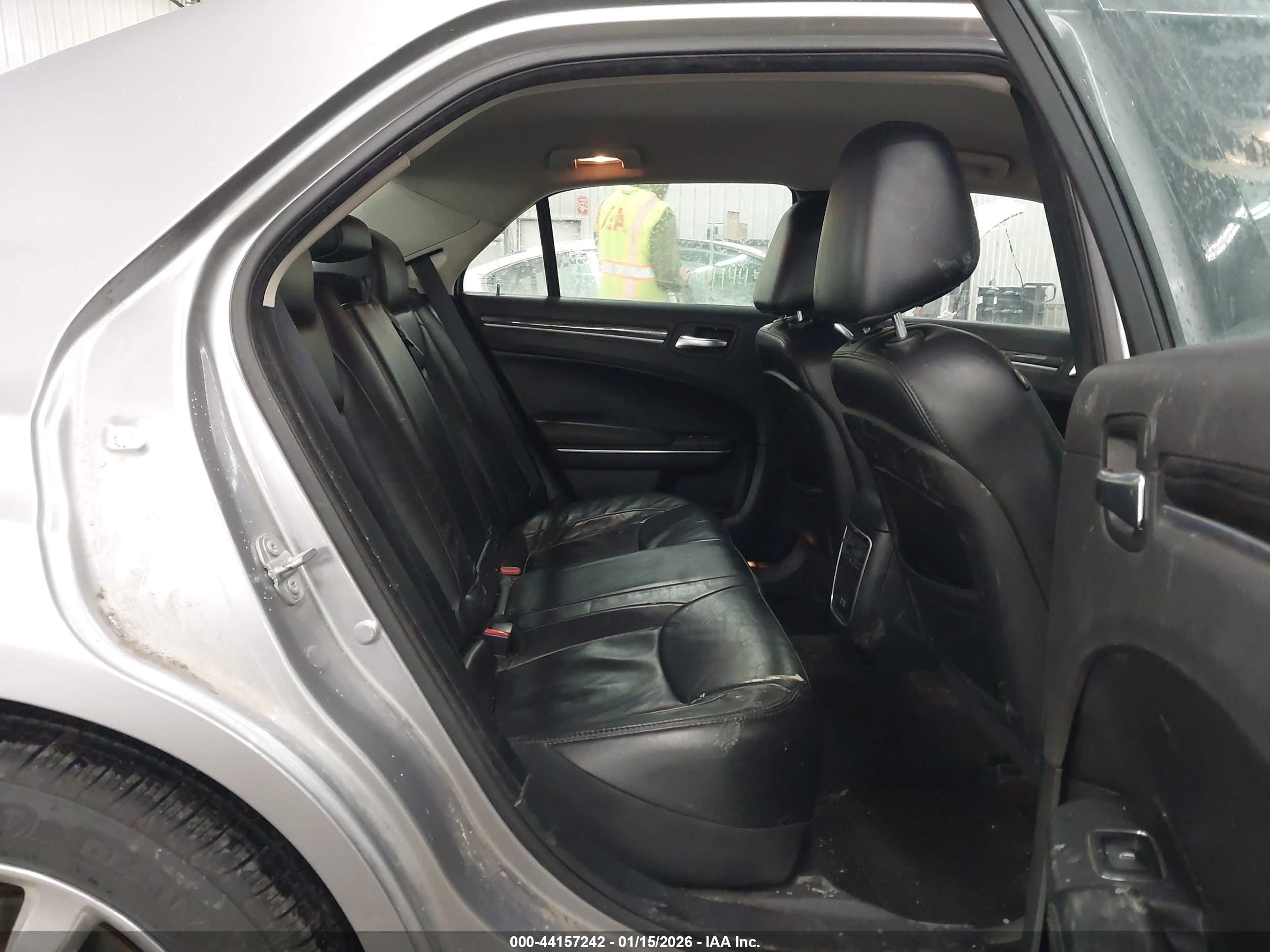 CHRYSLER 300 image 8