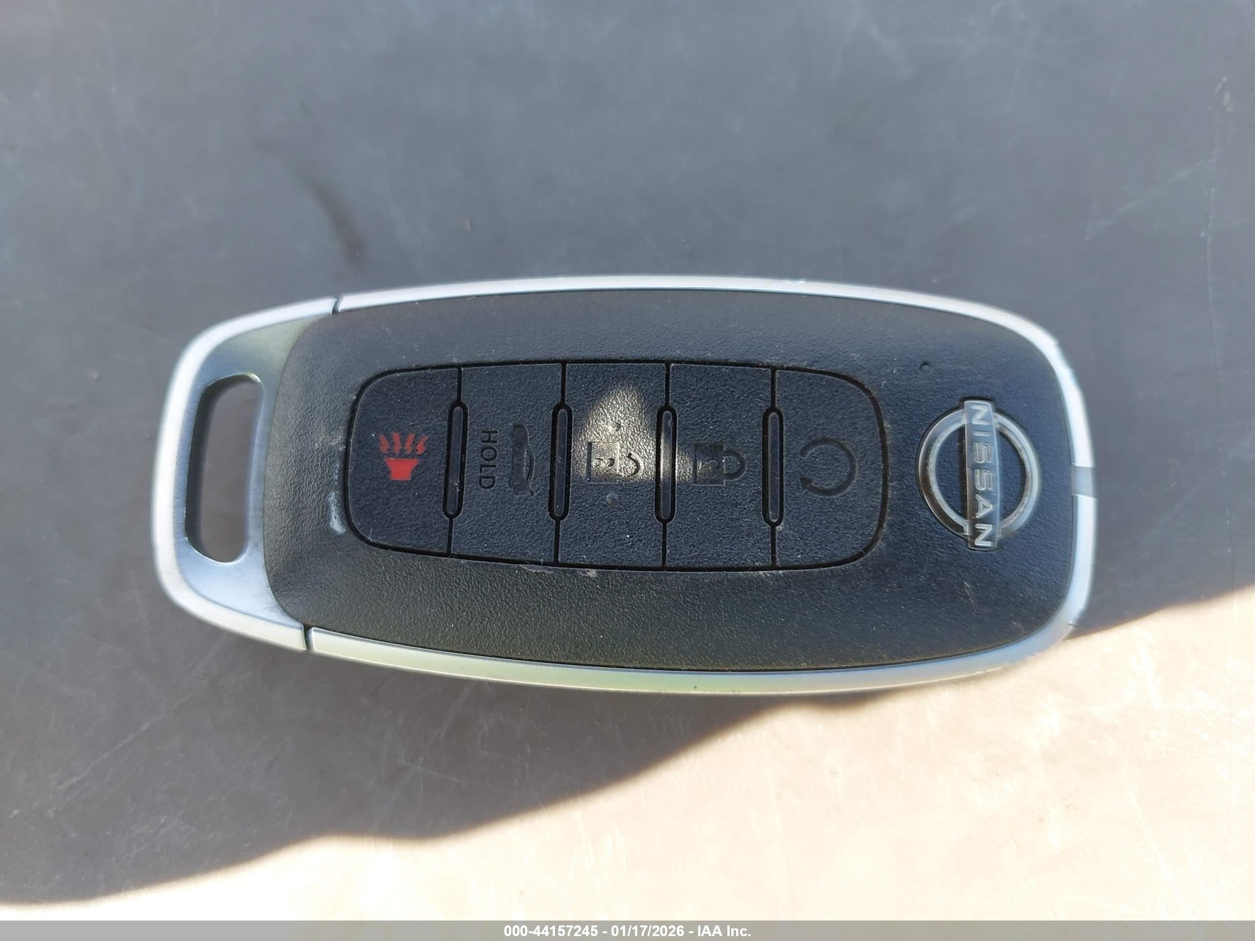 NISSAN VERSA image 11