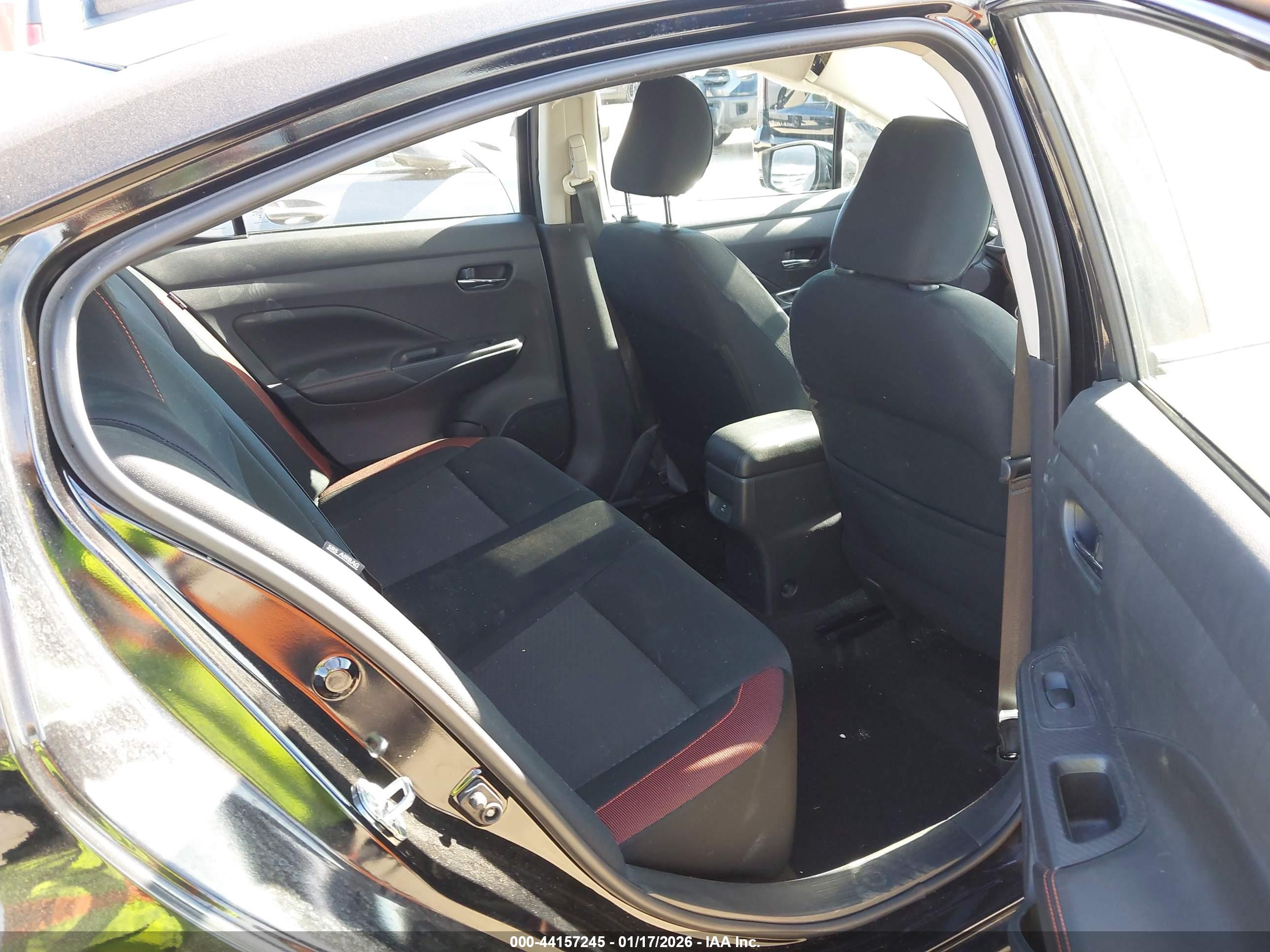 NISSAN VERSA image 8