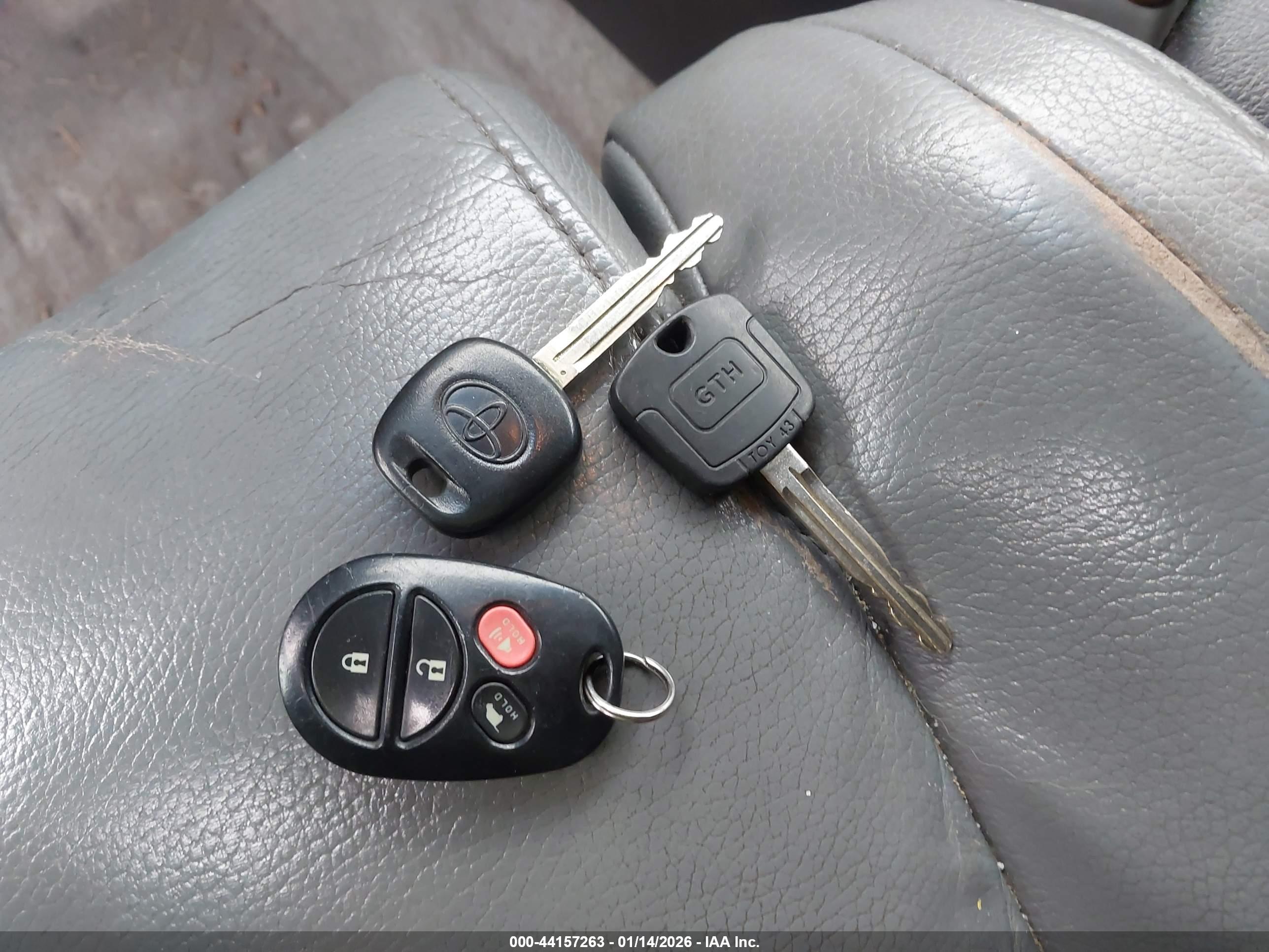TOYOTA SEQUOIA image 11
