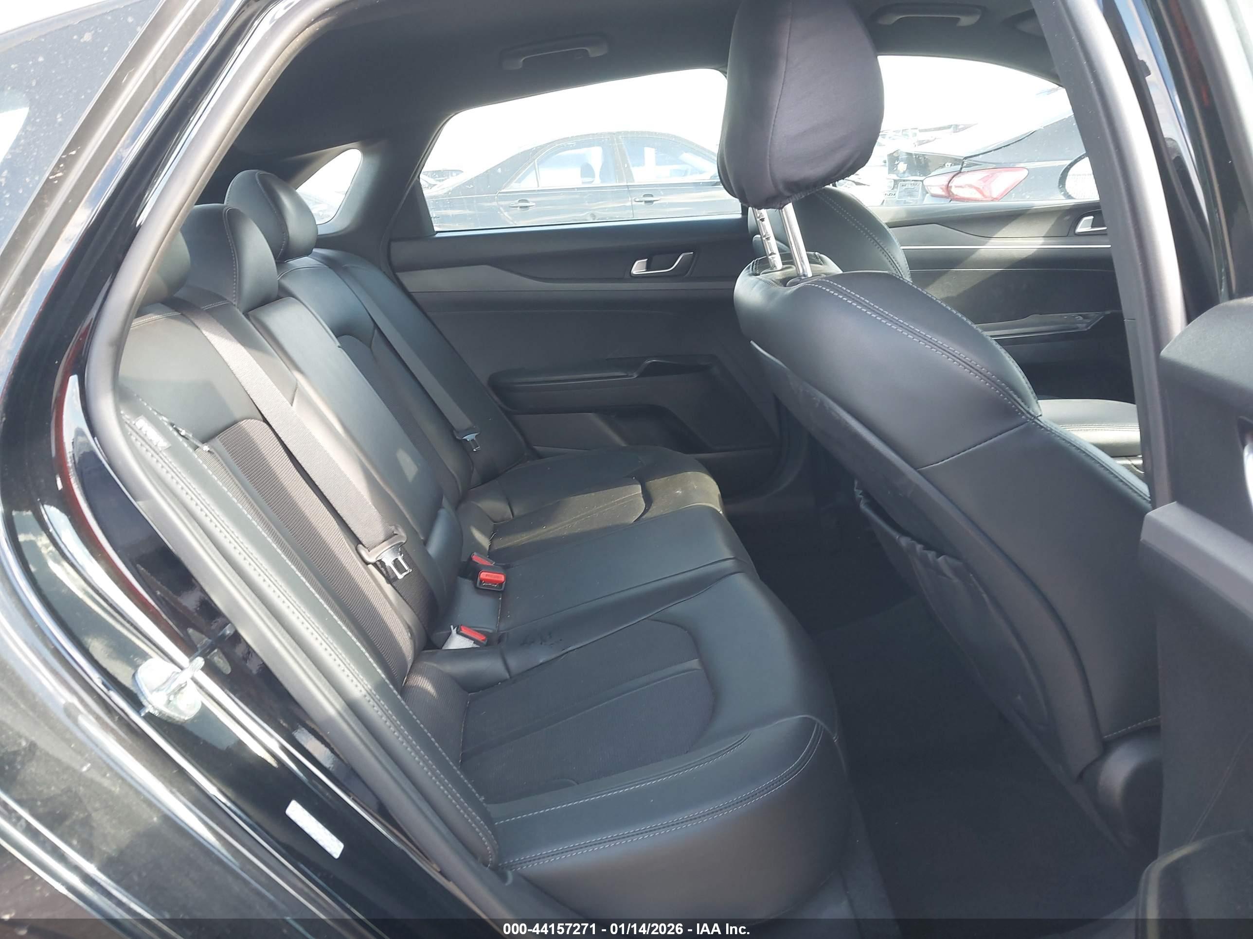 KIA K5 image 8