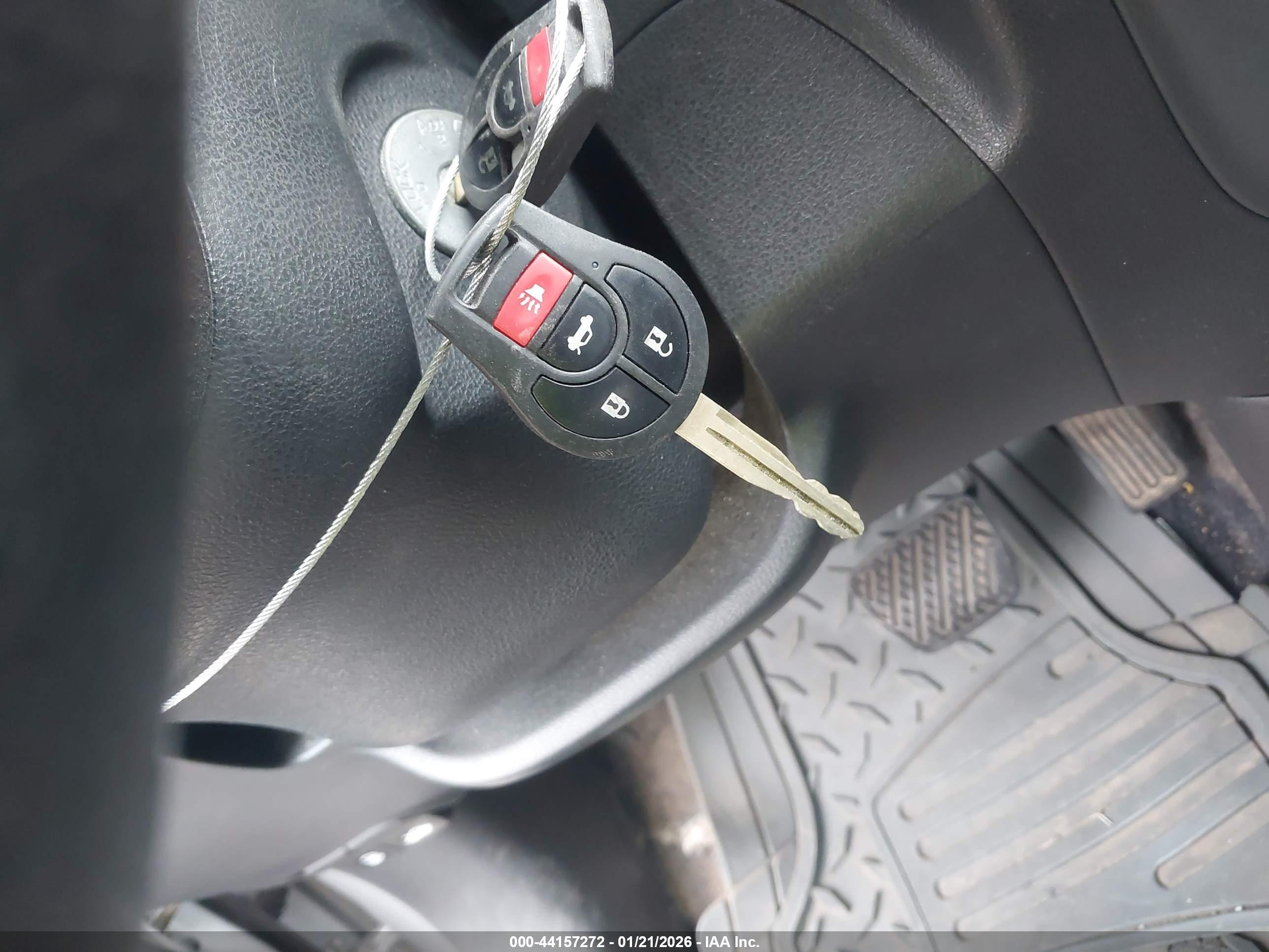 NISSAN VERSA image 11