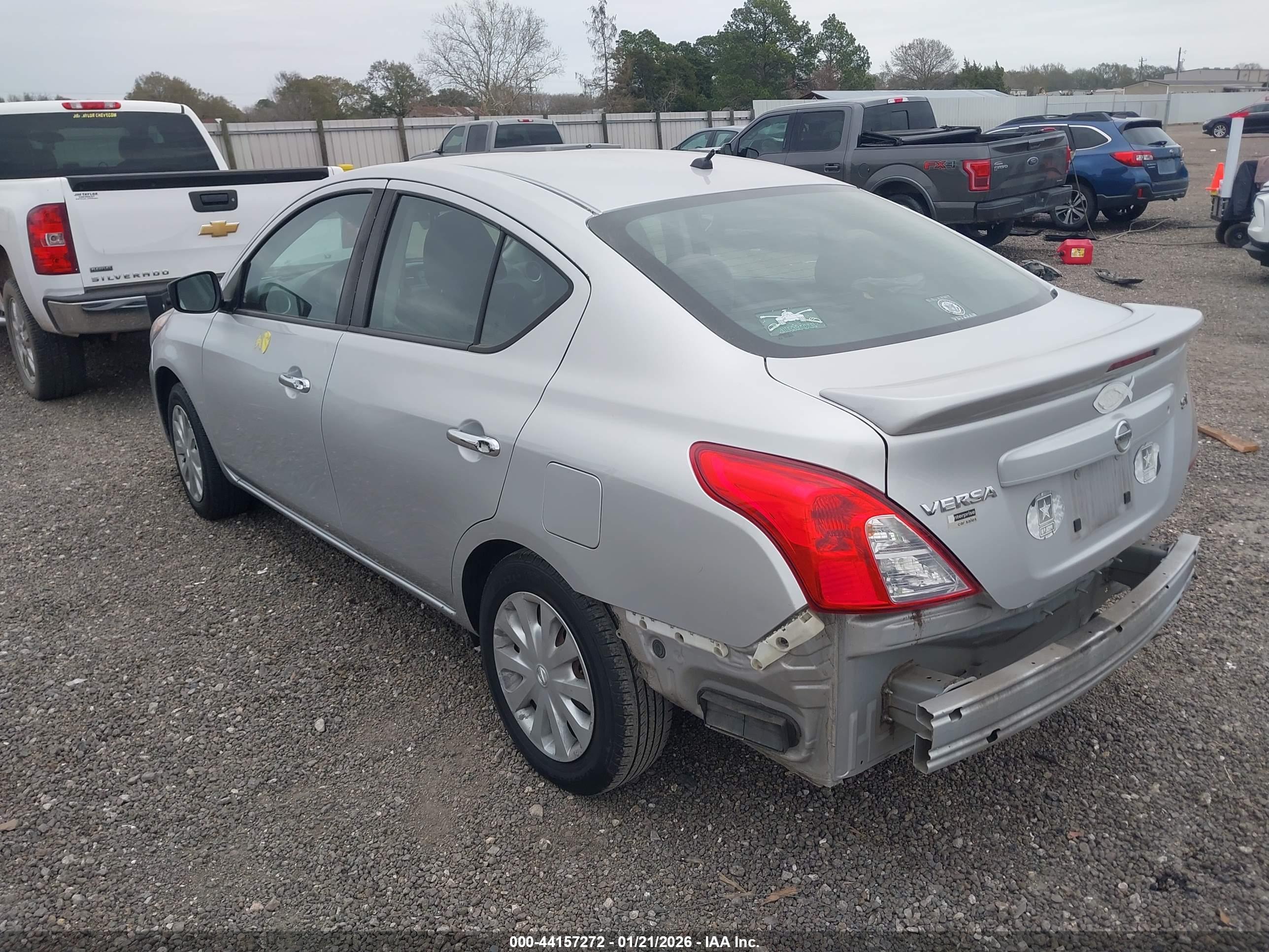 NISSAN VERSA image 3
