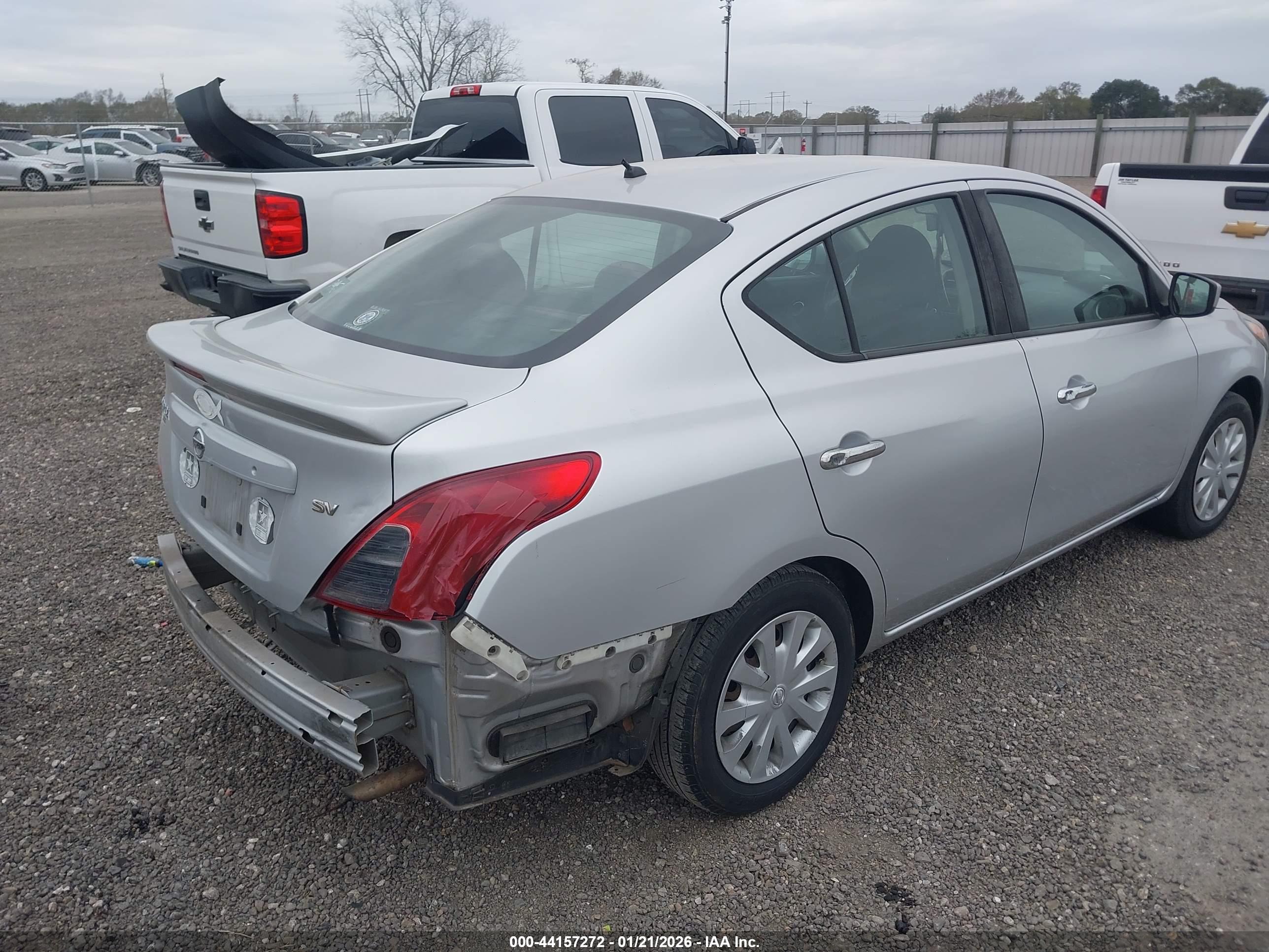 NISSAN VERSA image 4