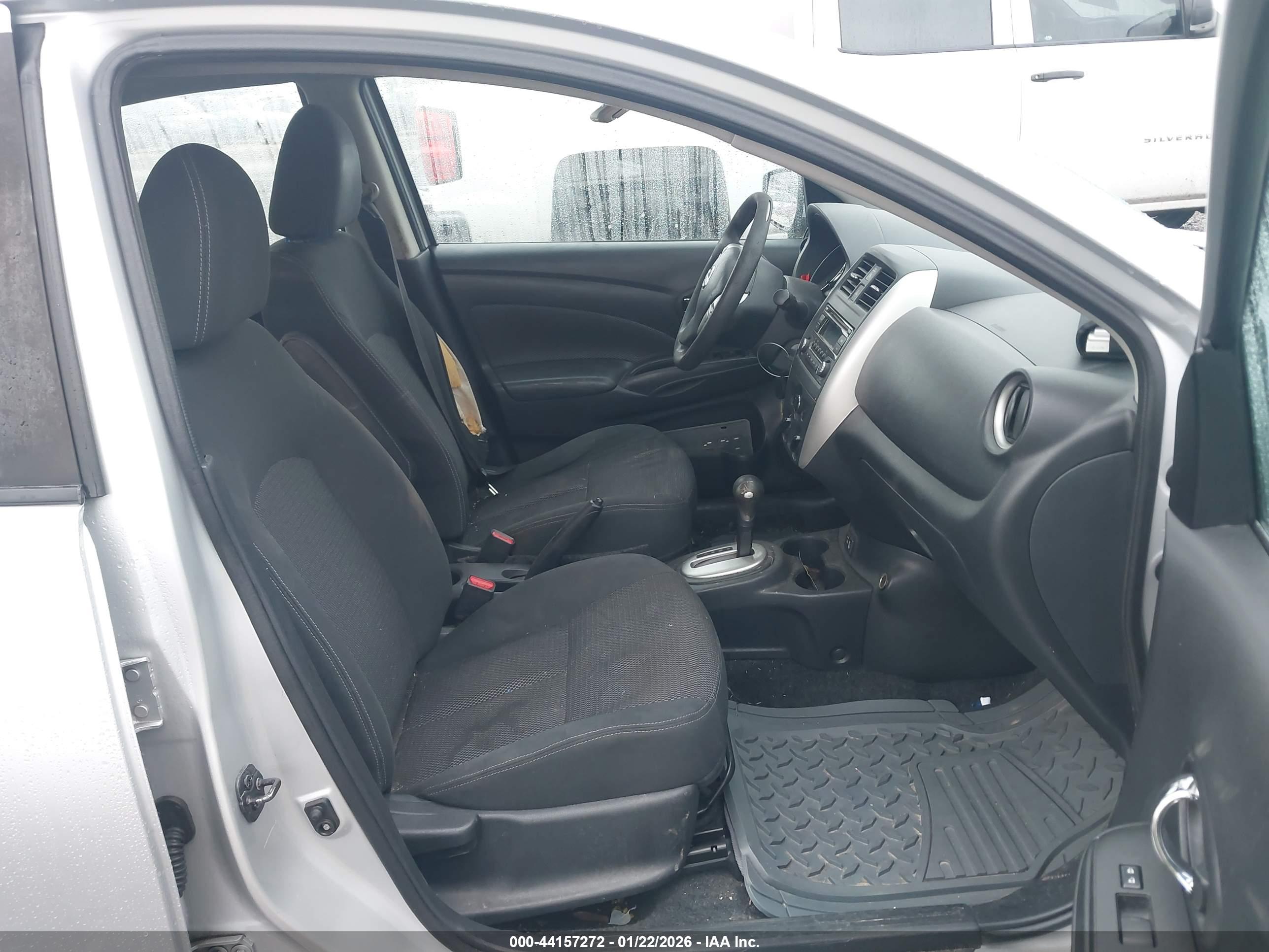 NISSAN VERSA image 5