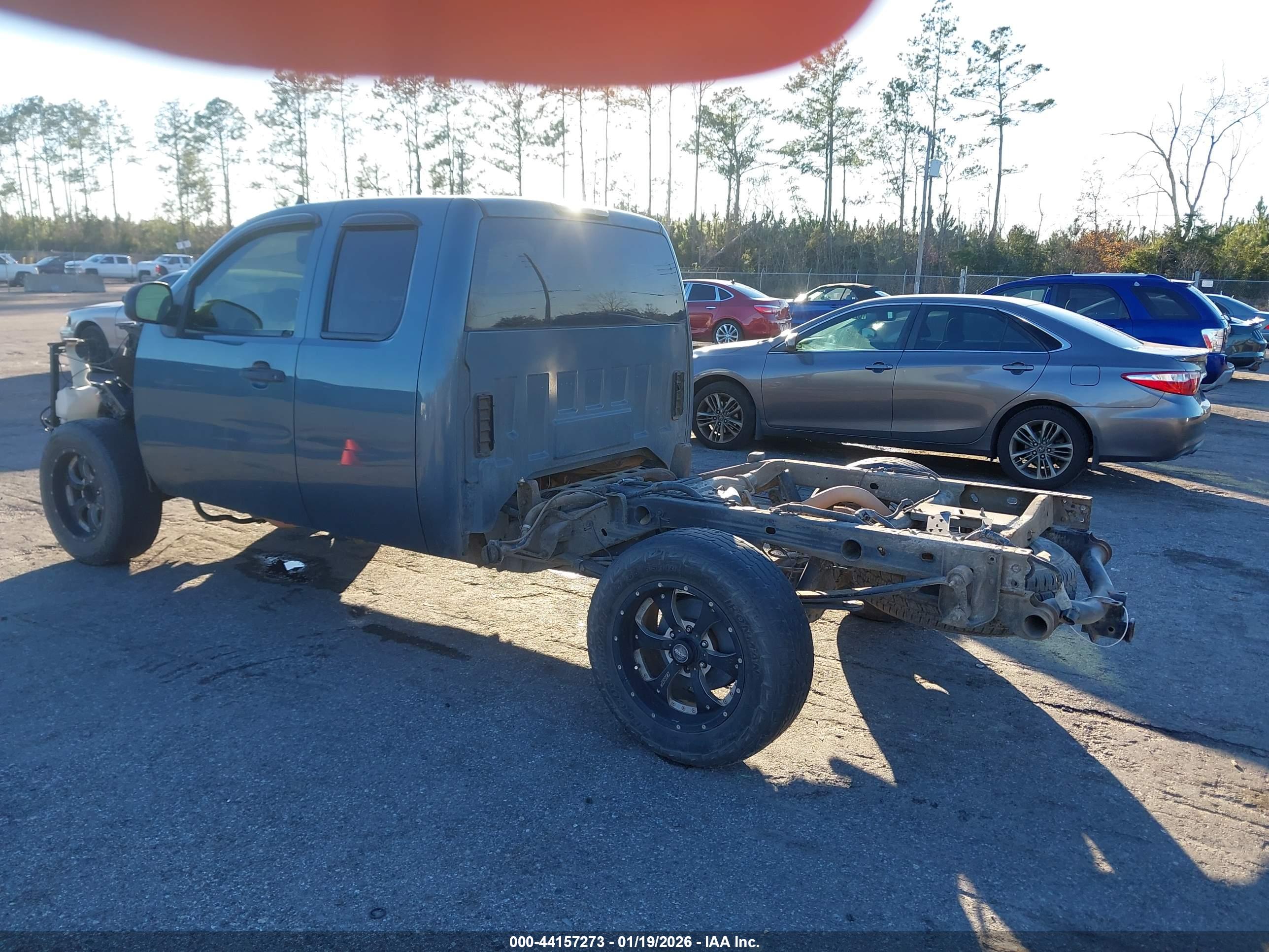 CHEVROLET SILVERADO image 3