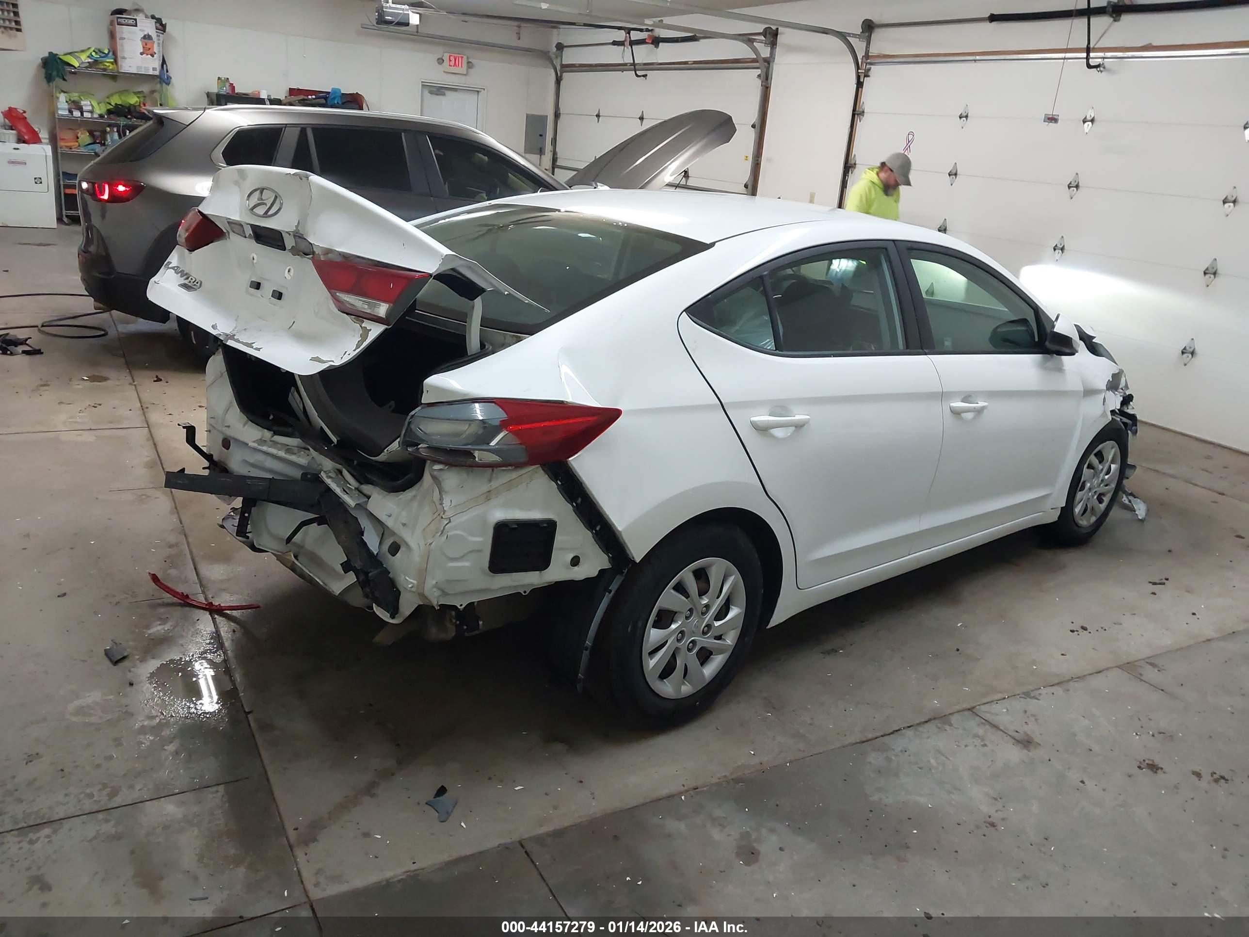 HYUNDAI ELANTRA image 4