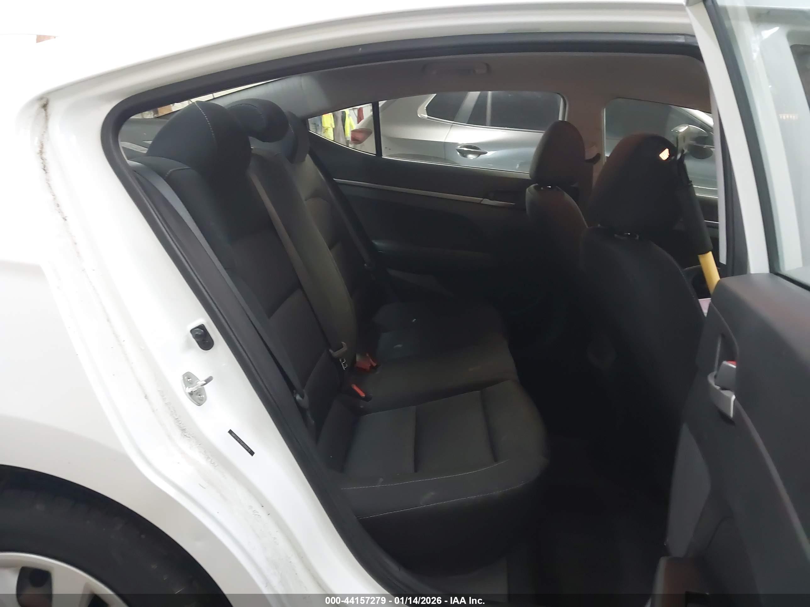 HYUNDAI ELANTRA image 8