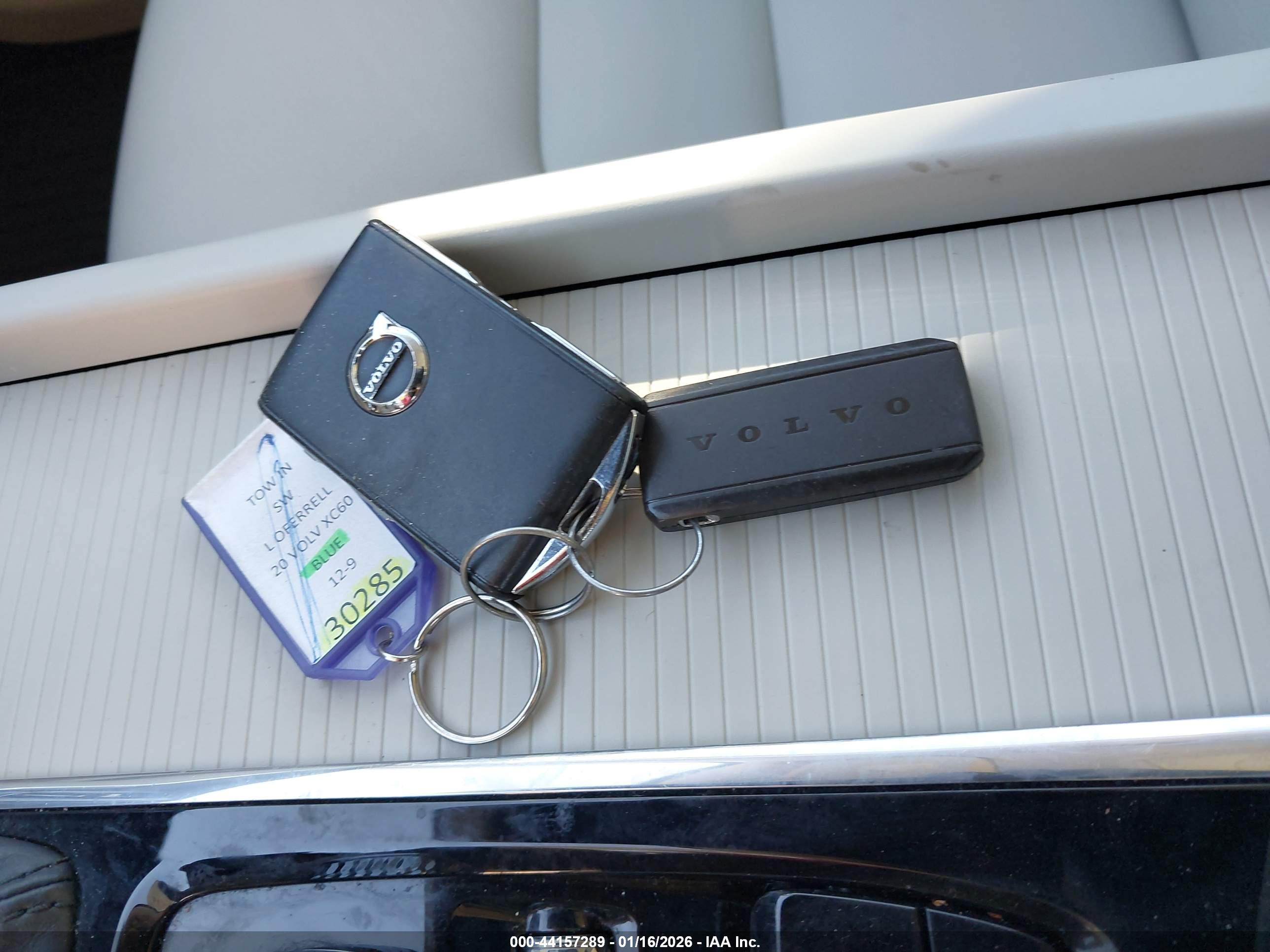 VOLVO XC60 image 11