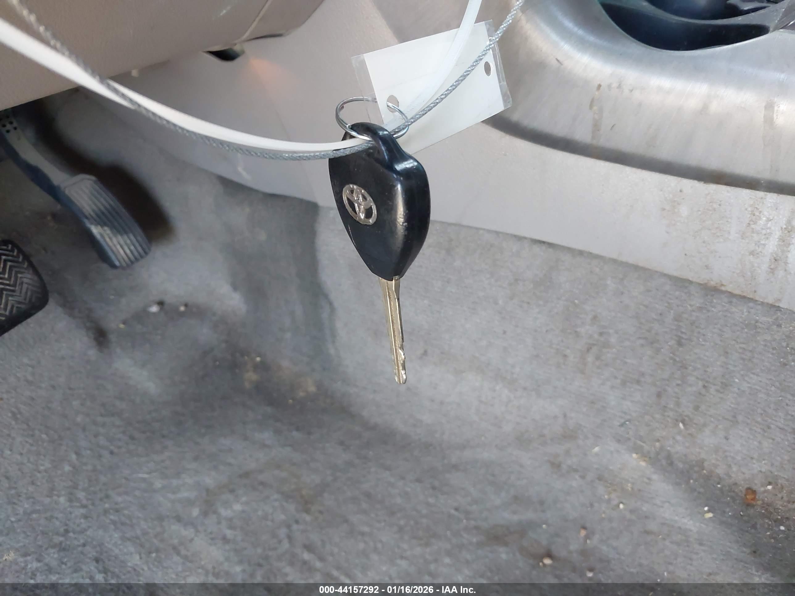 TOYOTA RAV4 image 11