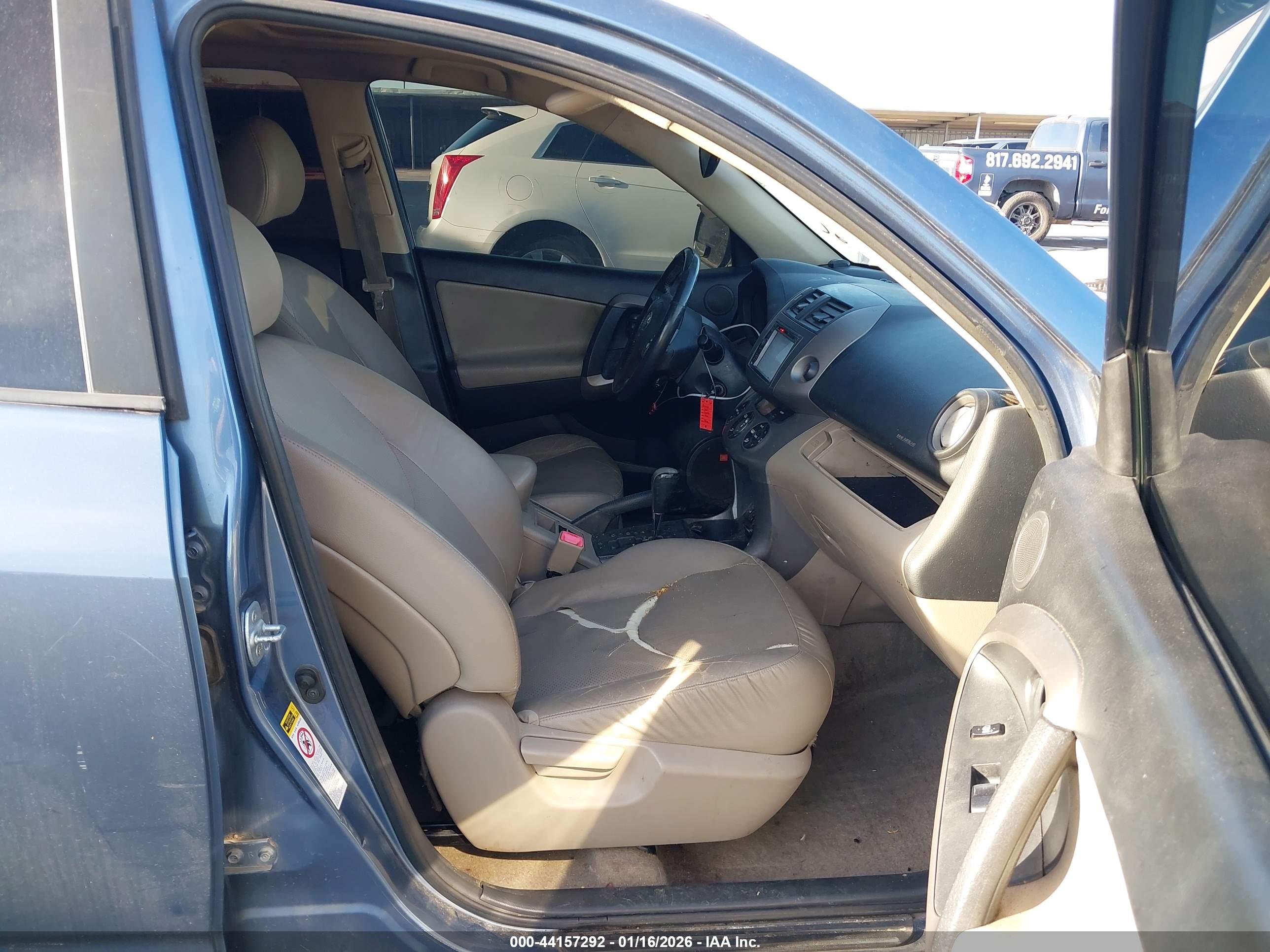 TOYOTA RAV4 image 5