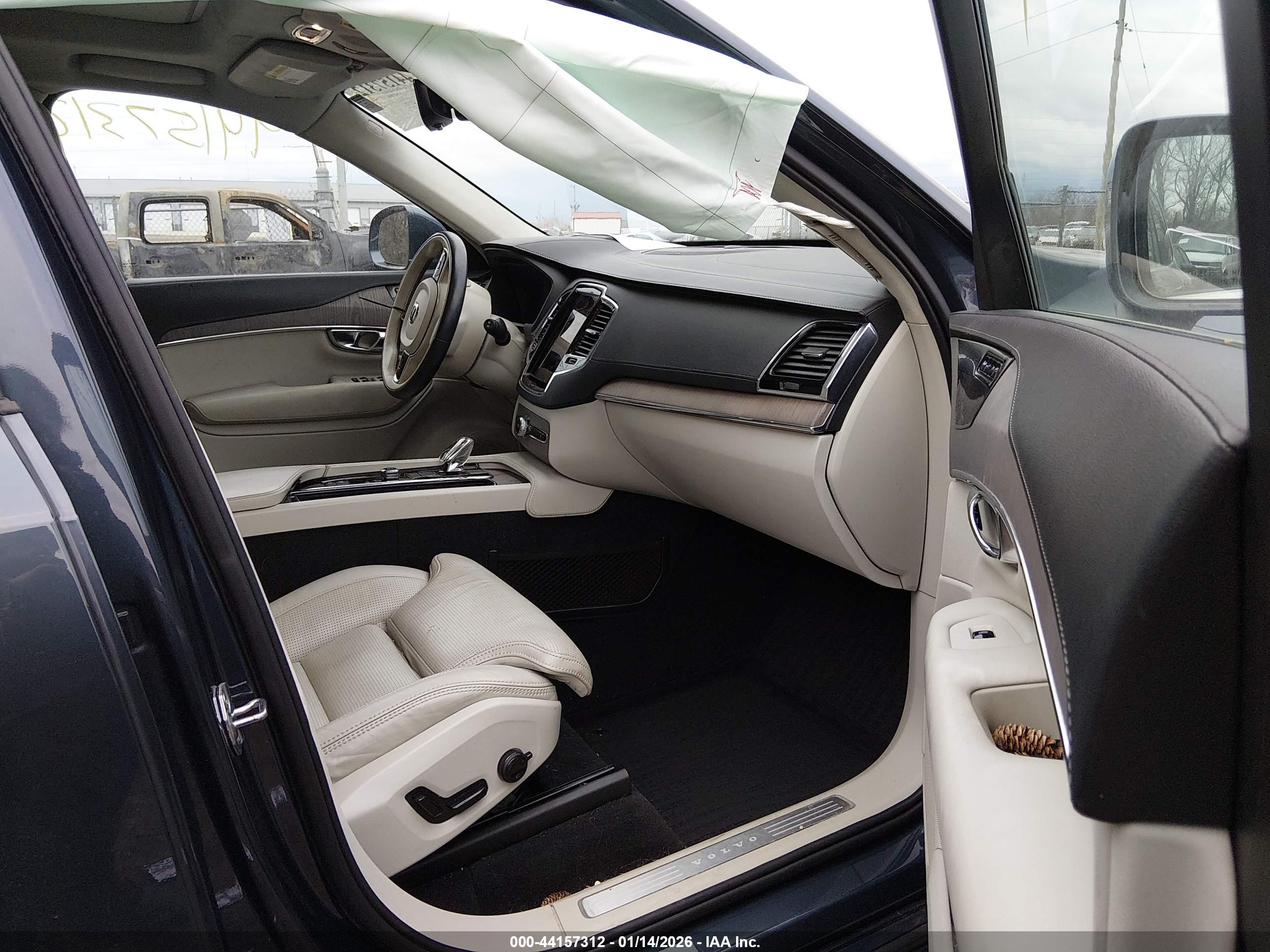 VOLVO XC90 image 5