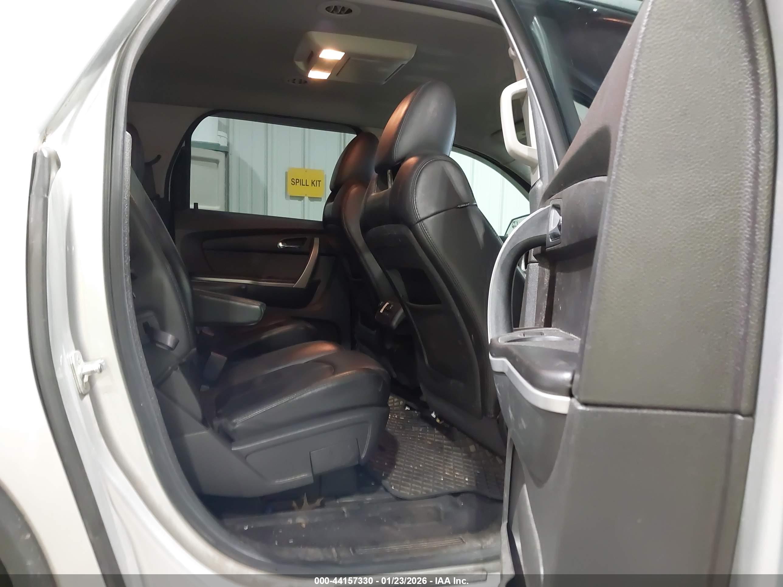 GMC ACADIA image 8