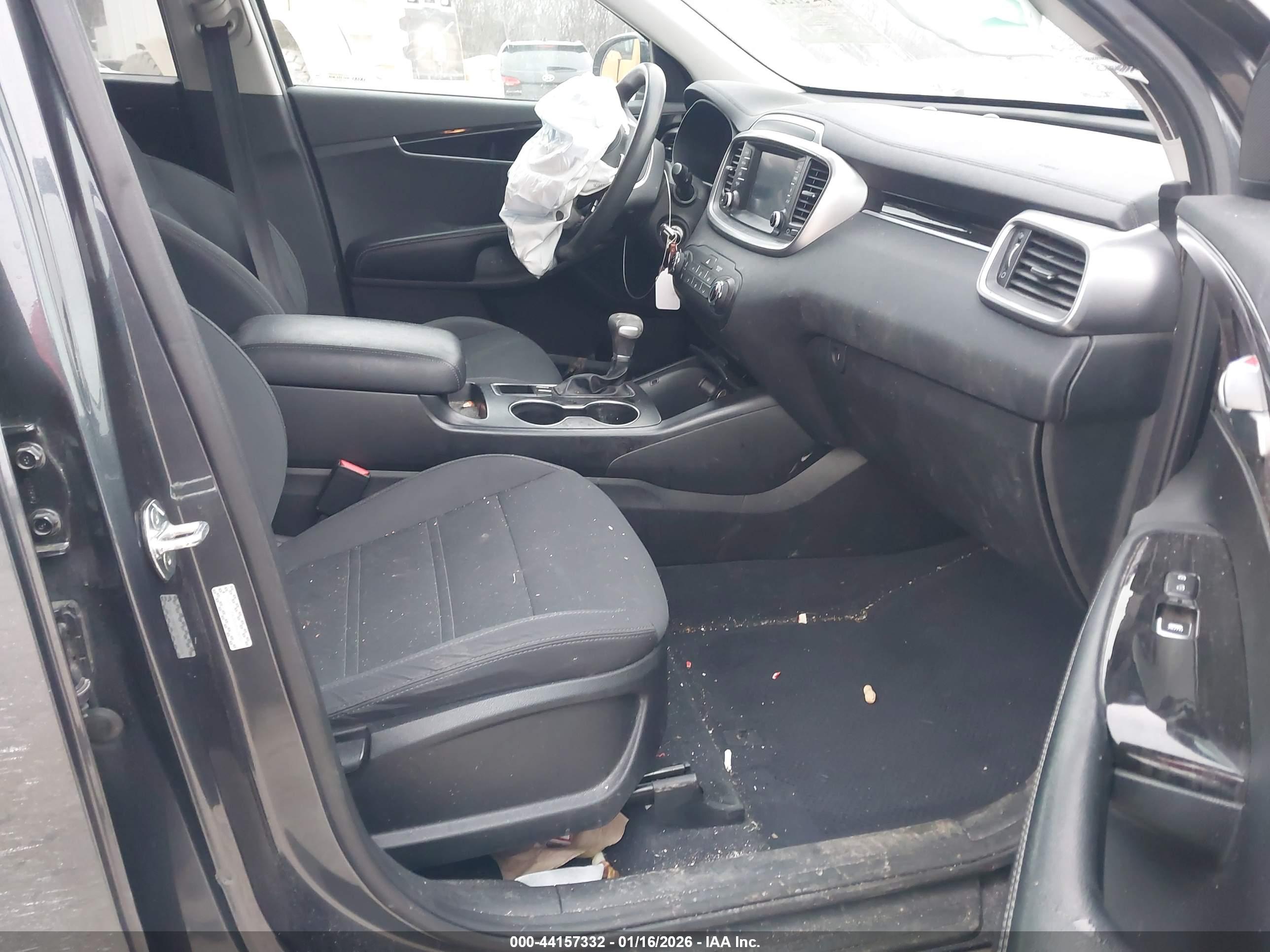 KIA SORENTO image 5