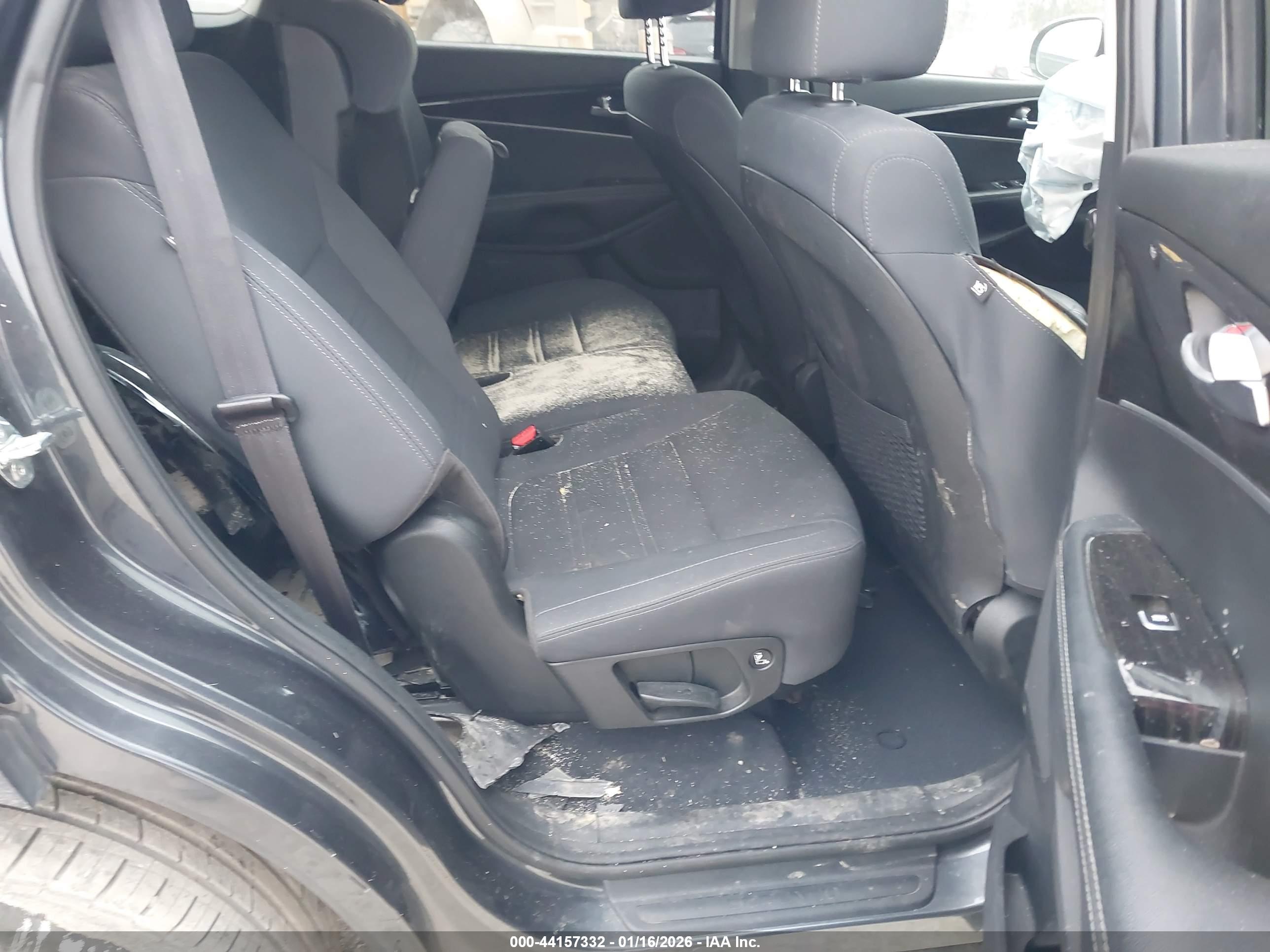 KIA SORENTO image 8