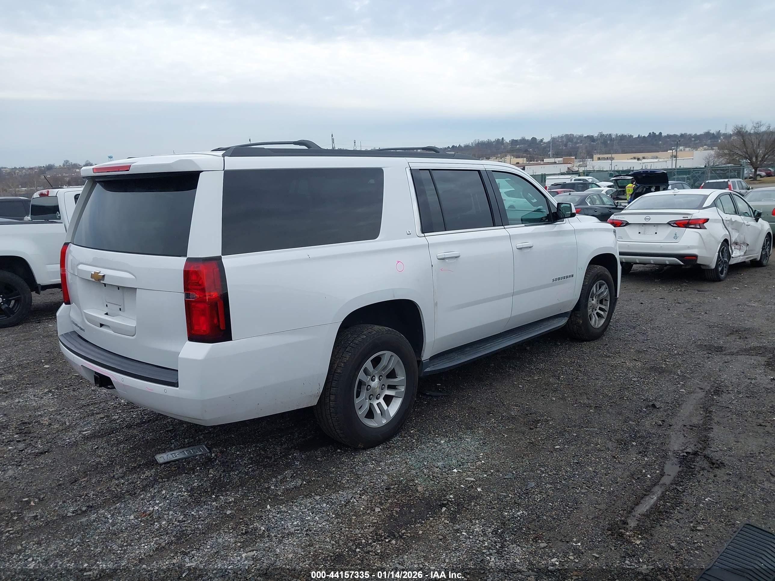 CHEVROLET SUBURBAN image 4