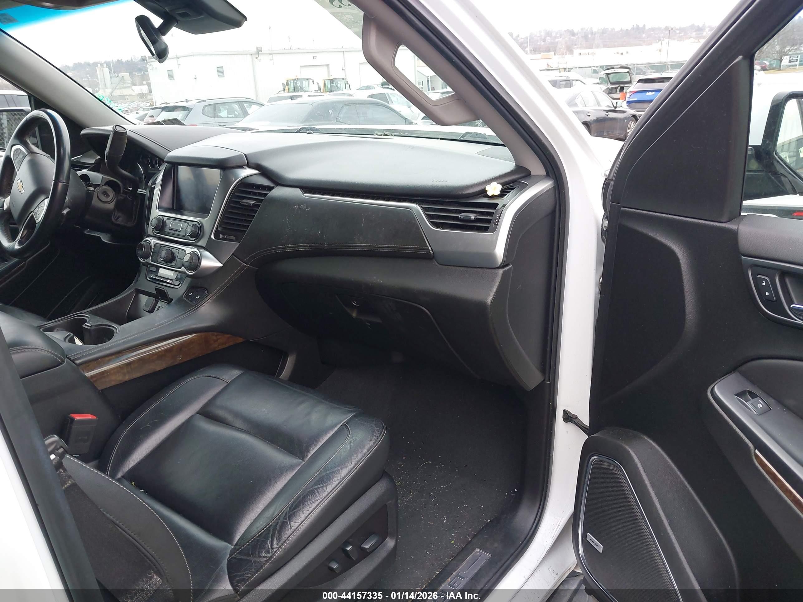 CHEVROLET SUBURBAN image 5