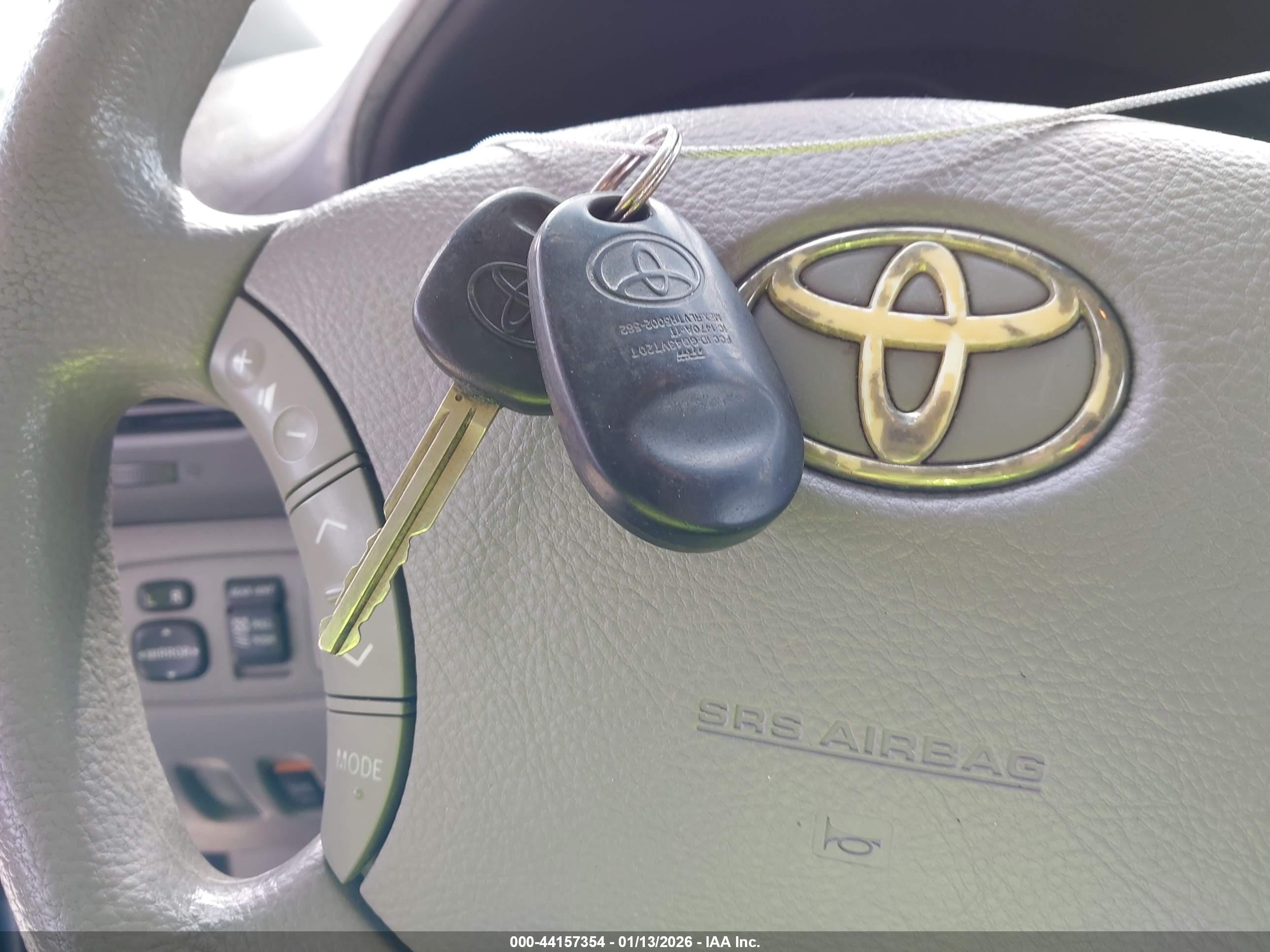 TOYOTA SIENNA image 11