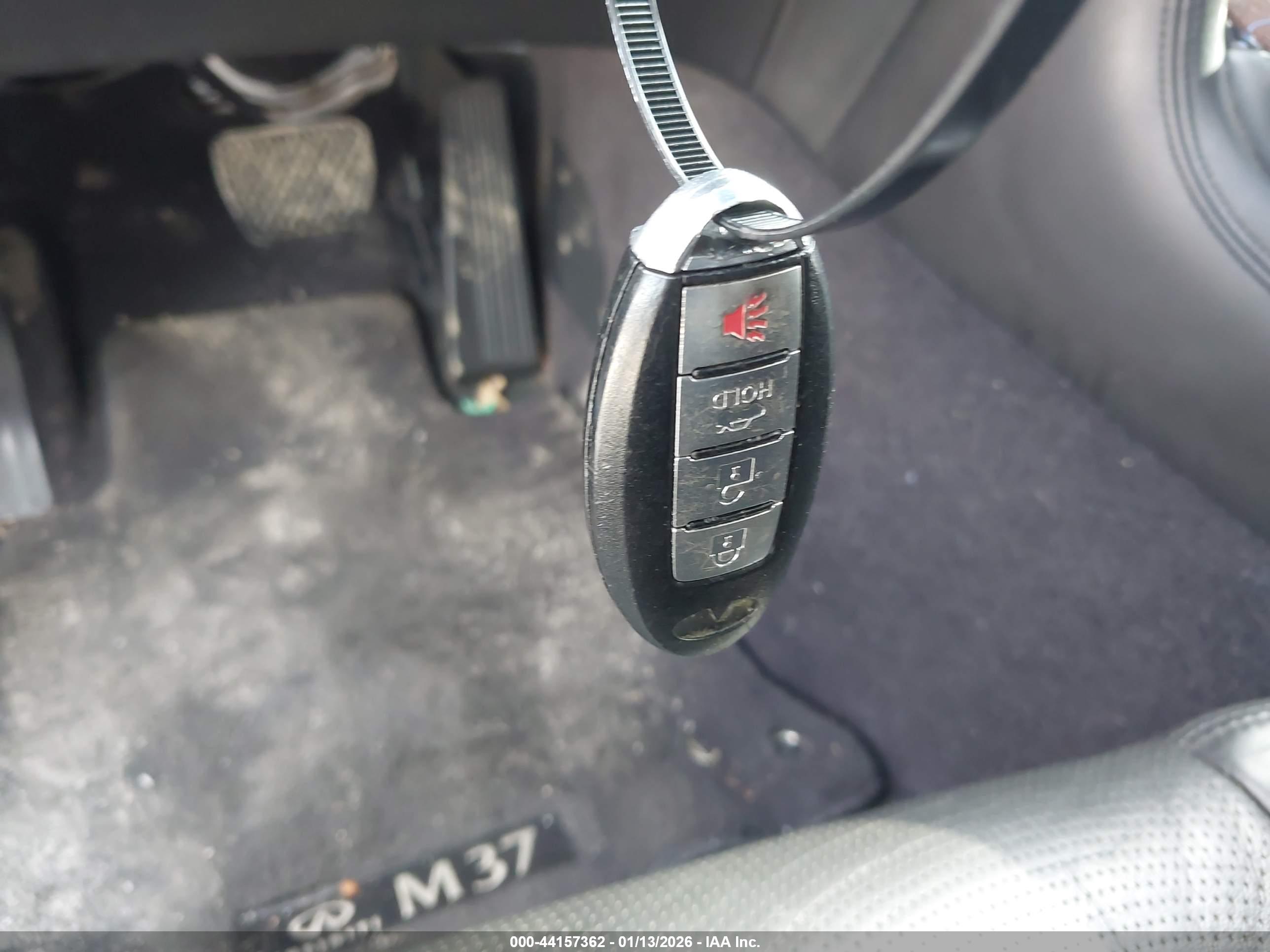 INFINITI M37 image 11