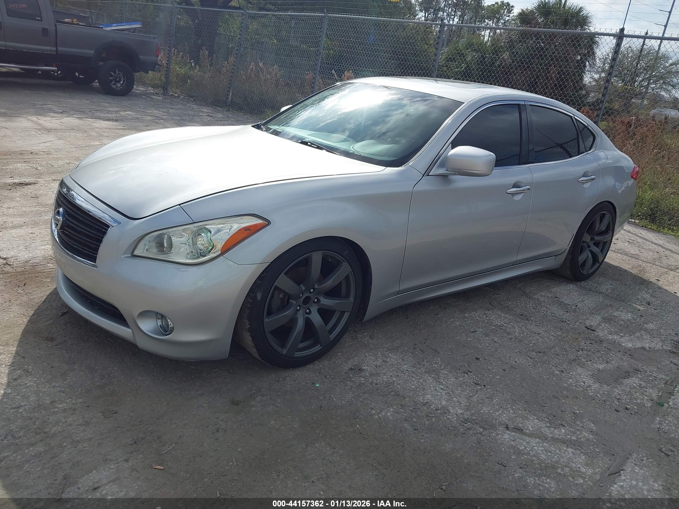 INFINITI M37 image 2