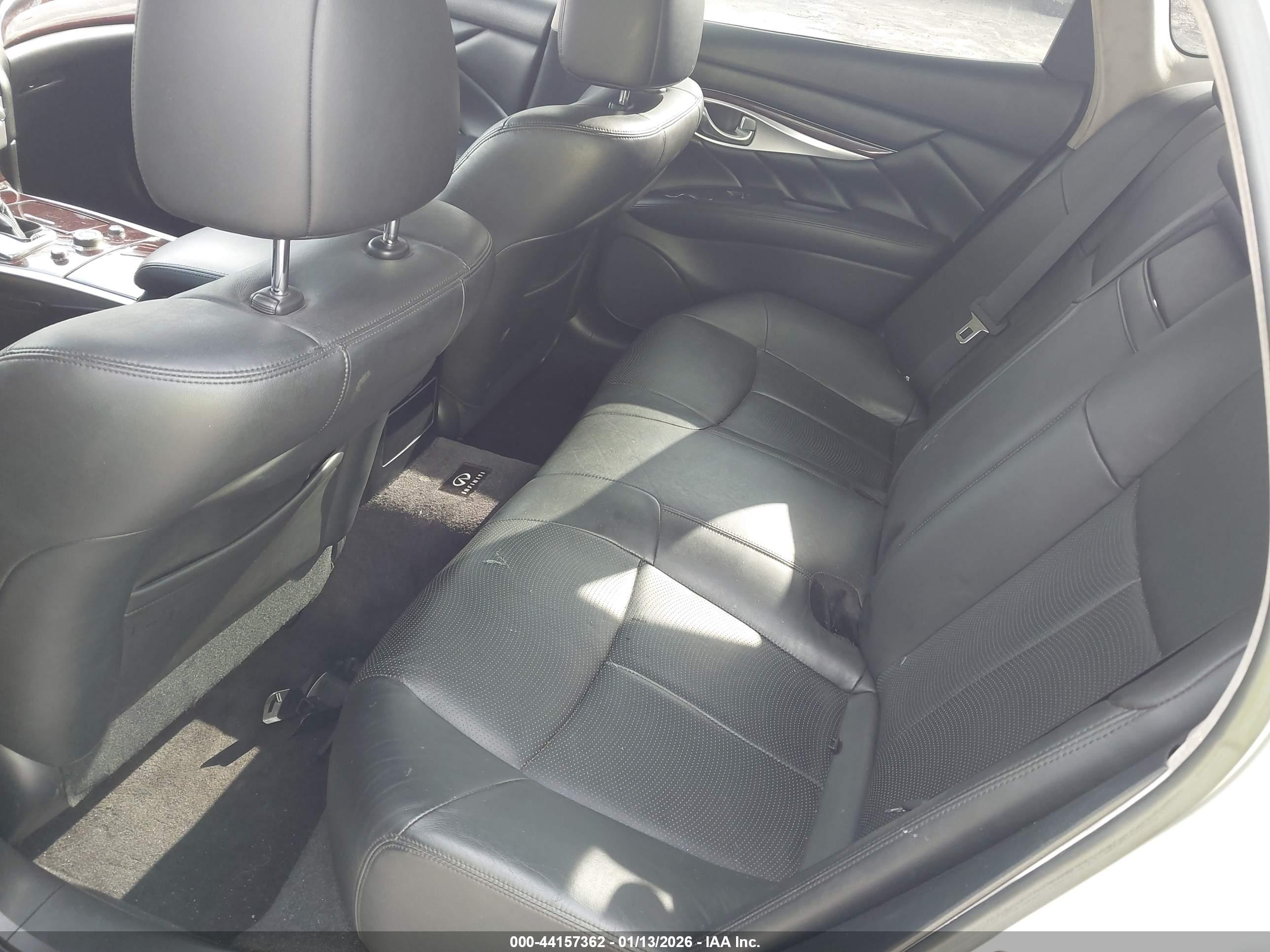 INFINITI M37 image 8