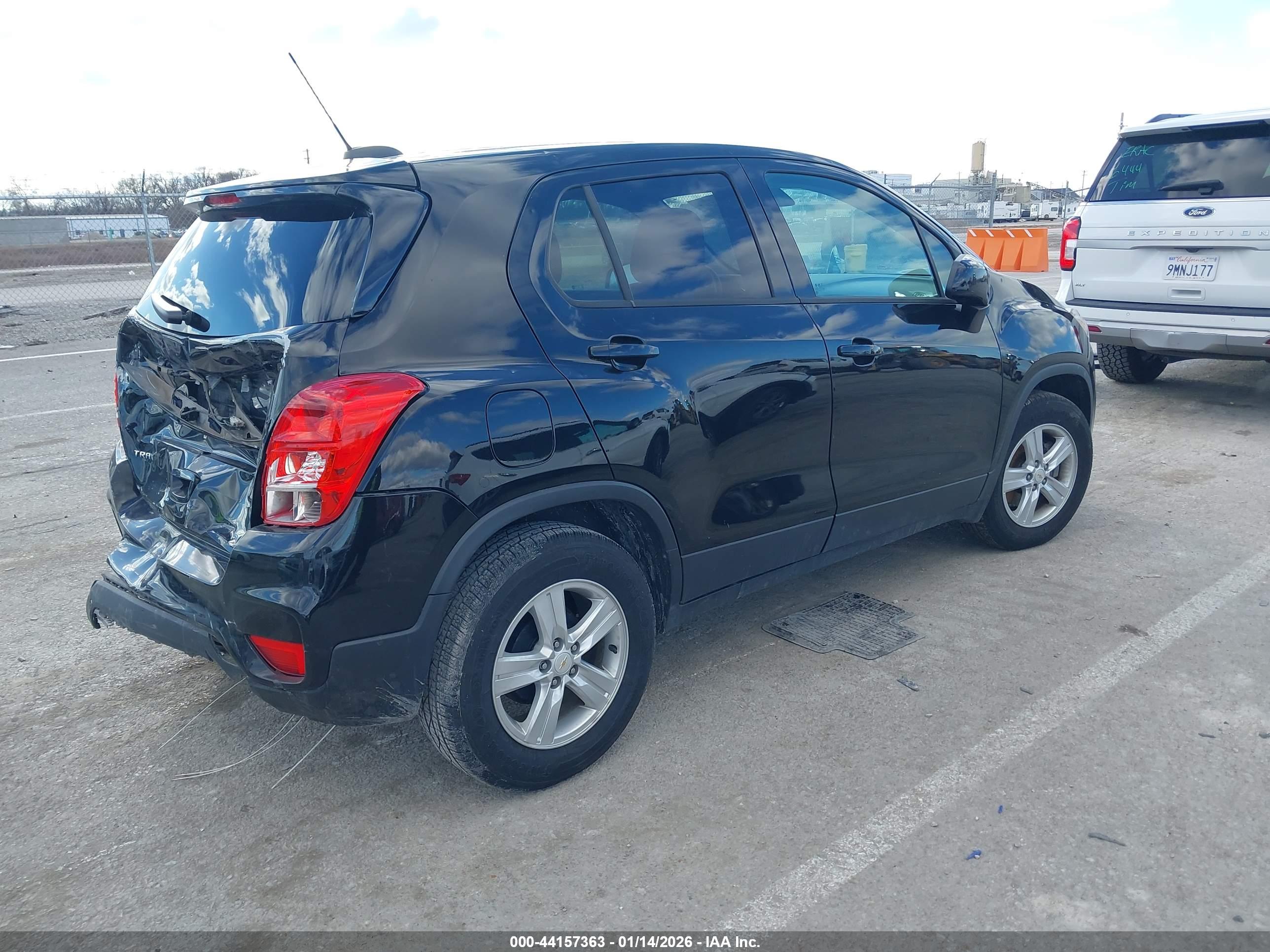 CHEVROLET TRAX image 4