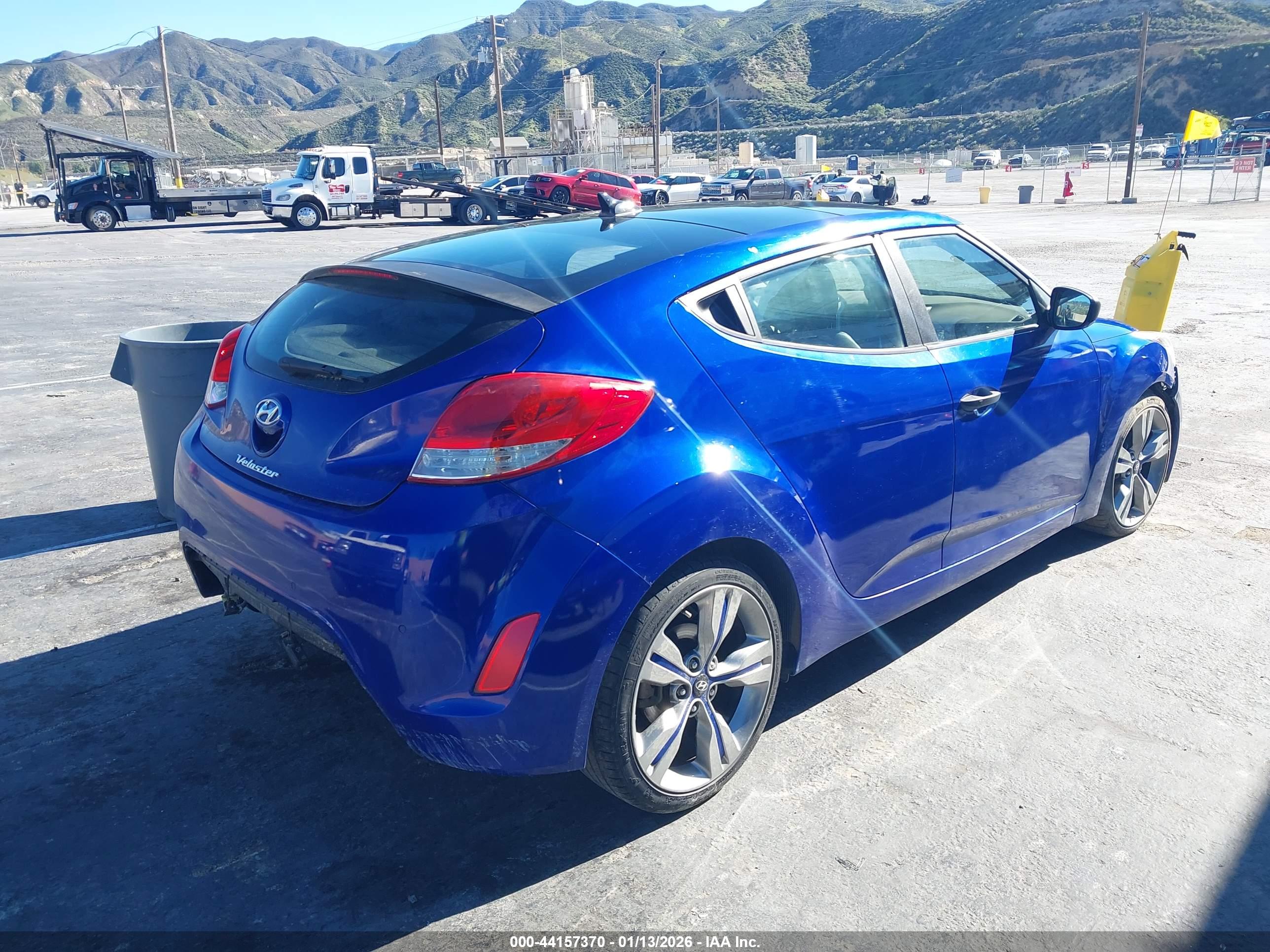 HYUNDAI VELOSTER image 4