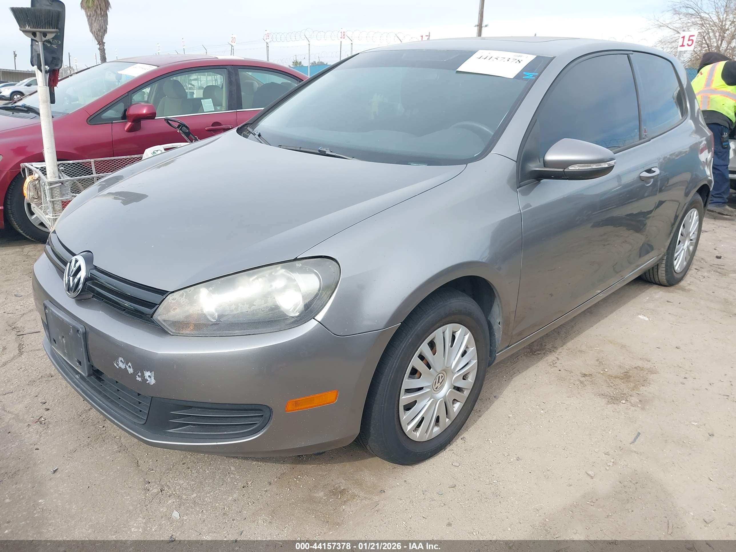 VOLKSWAGEN GOLF image 2