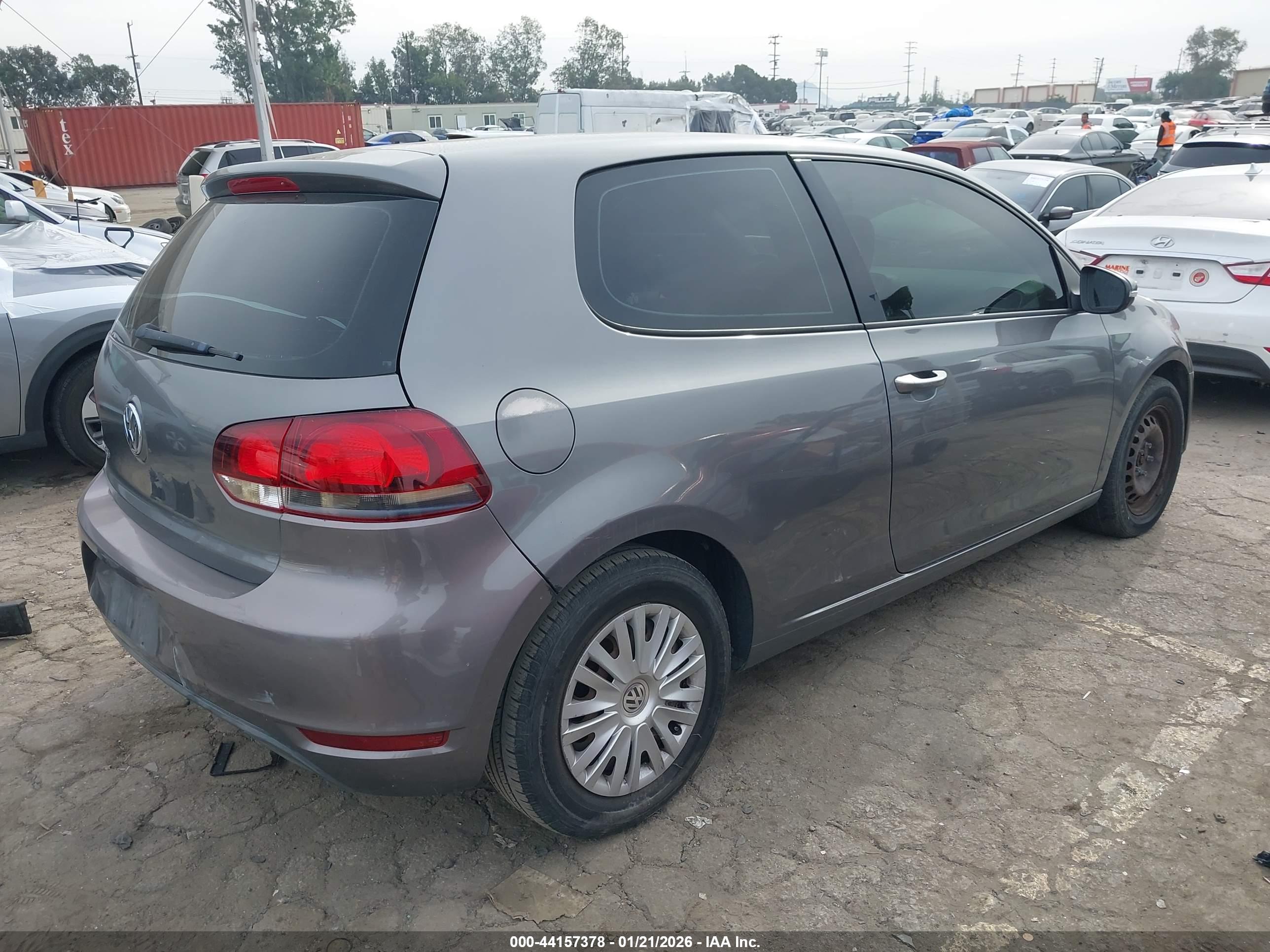 VOLKSWAGEN GOLF image 4